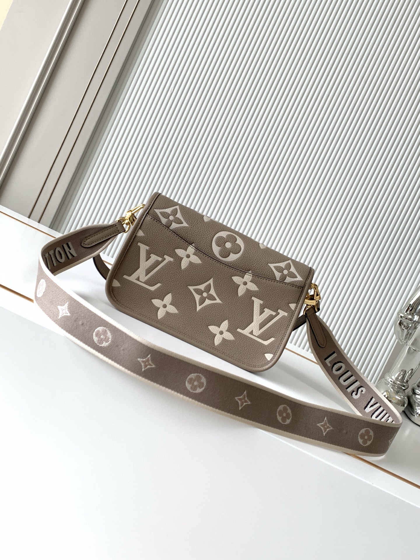 Louis Vuitton Diane Shoulder Bag M46583 in Monogram Empreinte Leather - Image 3