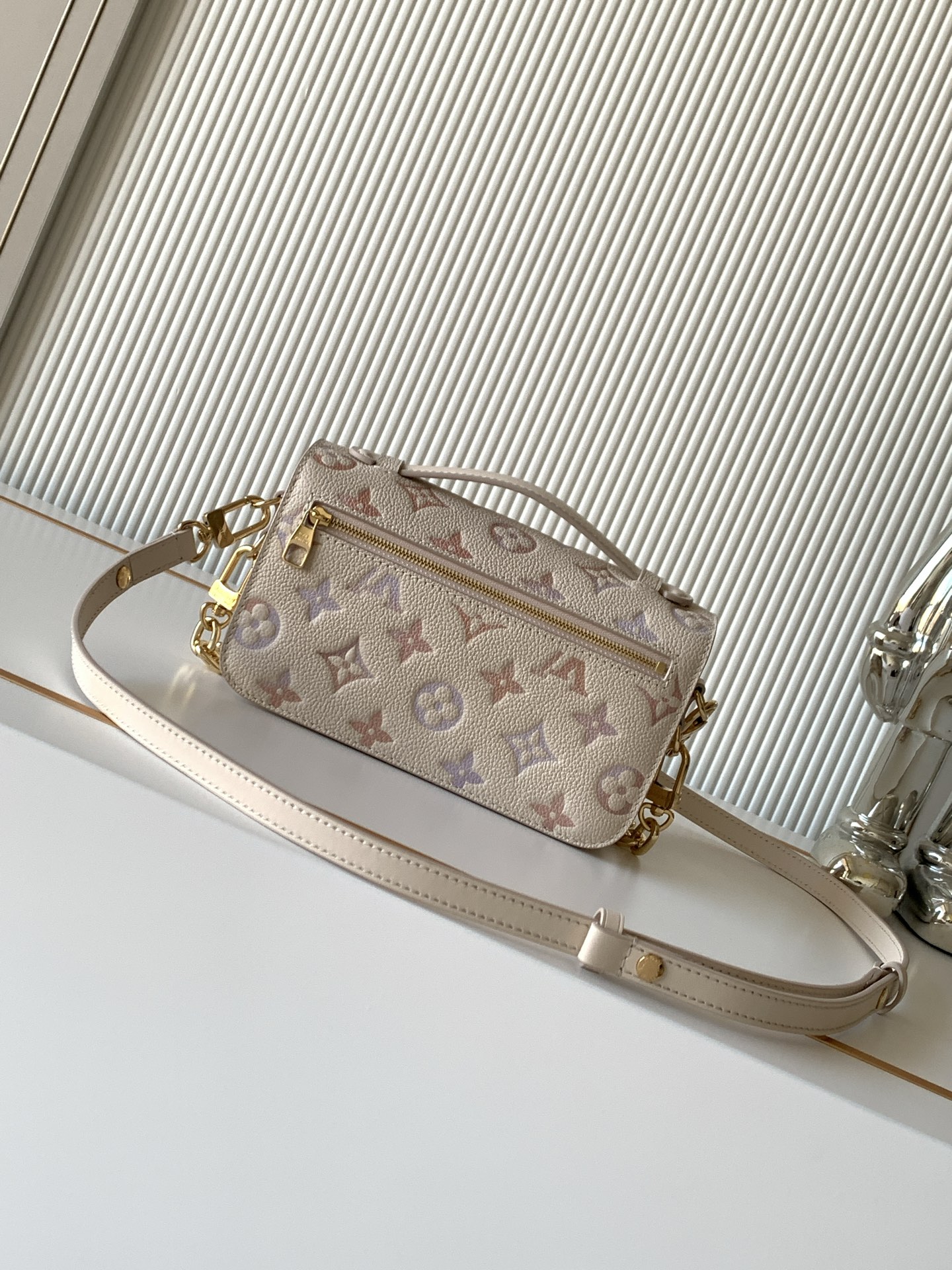 Louis Vuitton Pochette Métis East West Shoulder Bag - Image 3