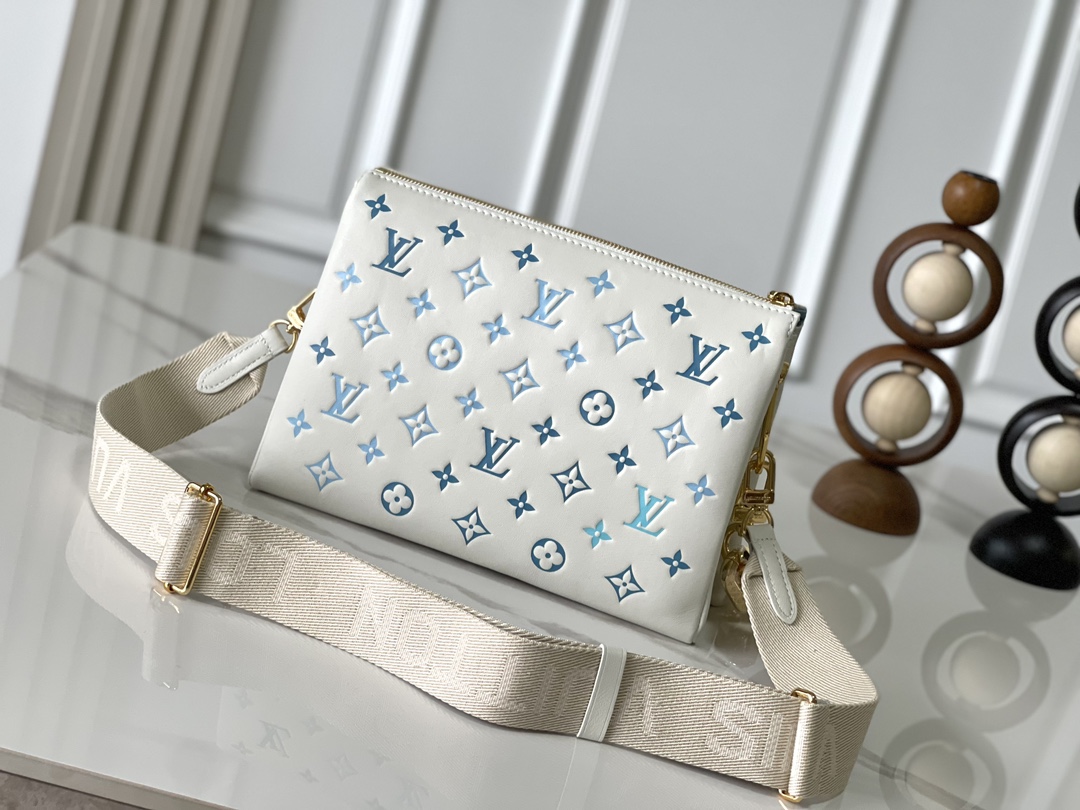 Louis Vuitton Coussin Small Handbag, White and Blue - Image 3