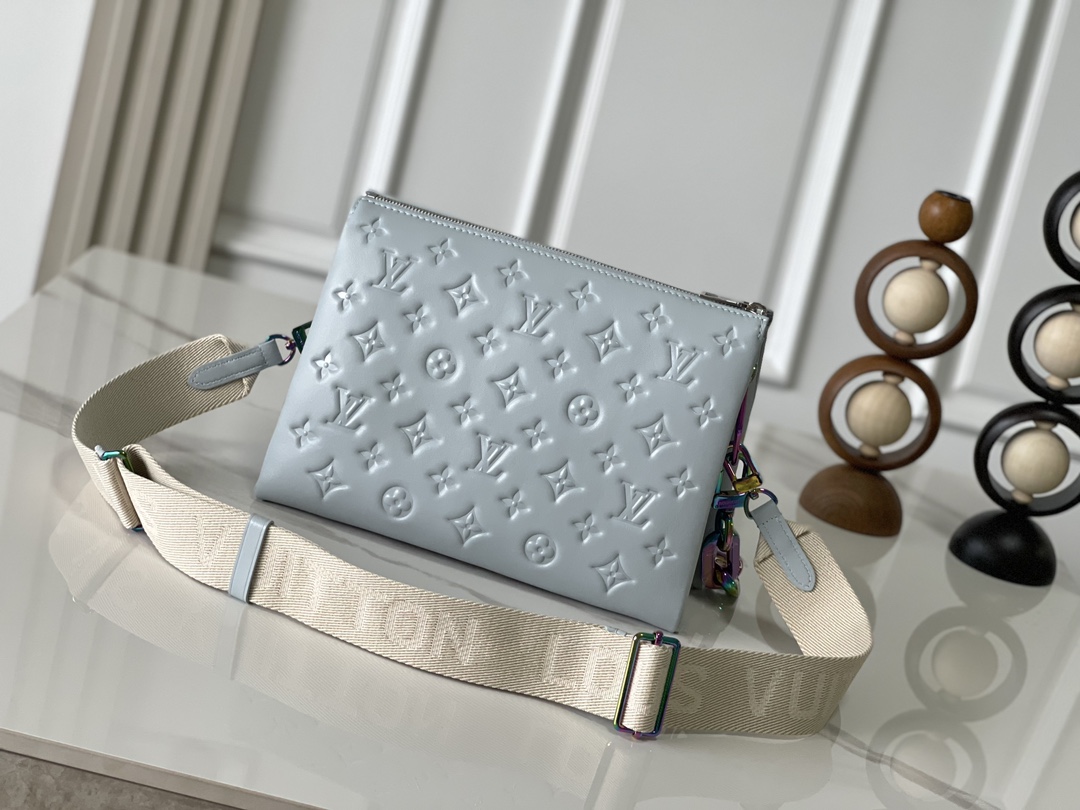 Coussin PM Chain Bag M11436 in Light Blue Gradient - Image 3