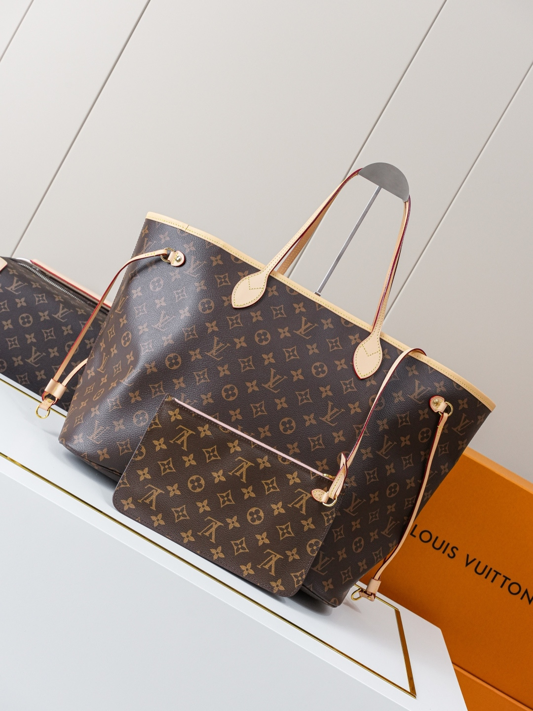 Louis Vuitton Neverfull Large Tote Bag M50365 in Monogram Canvas - Image 3