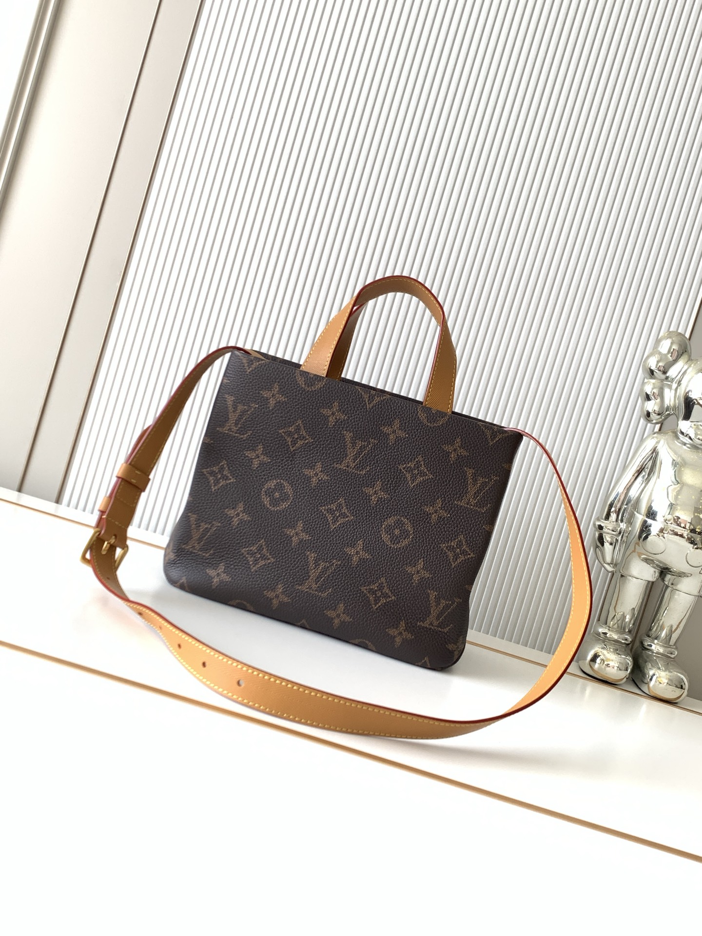 Louis Vuitton M27019 Brown Medium Handbag - Image 3