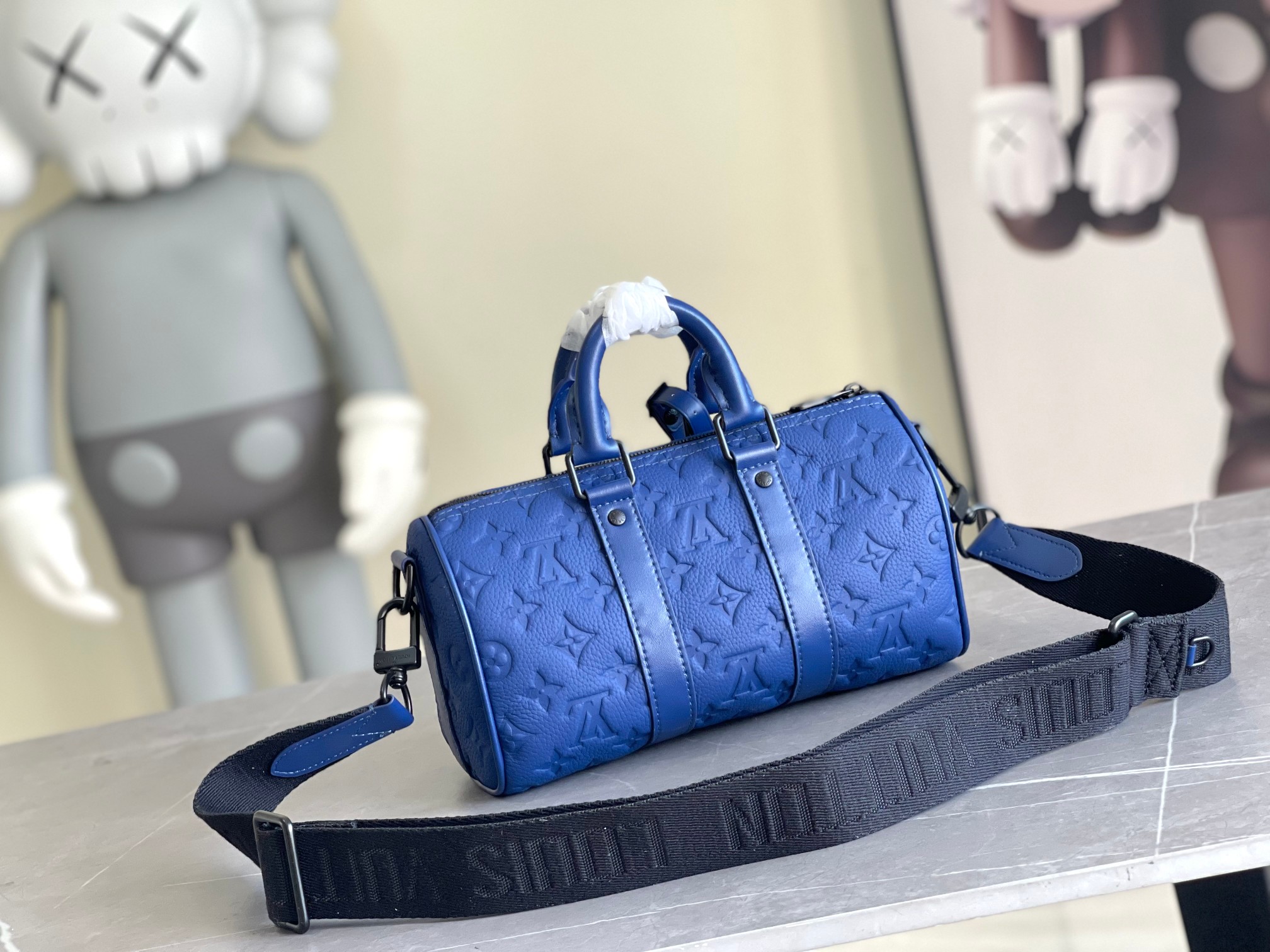 Louis Vuitton Keepall Bandoulière 25 Travel Bag - Image 3