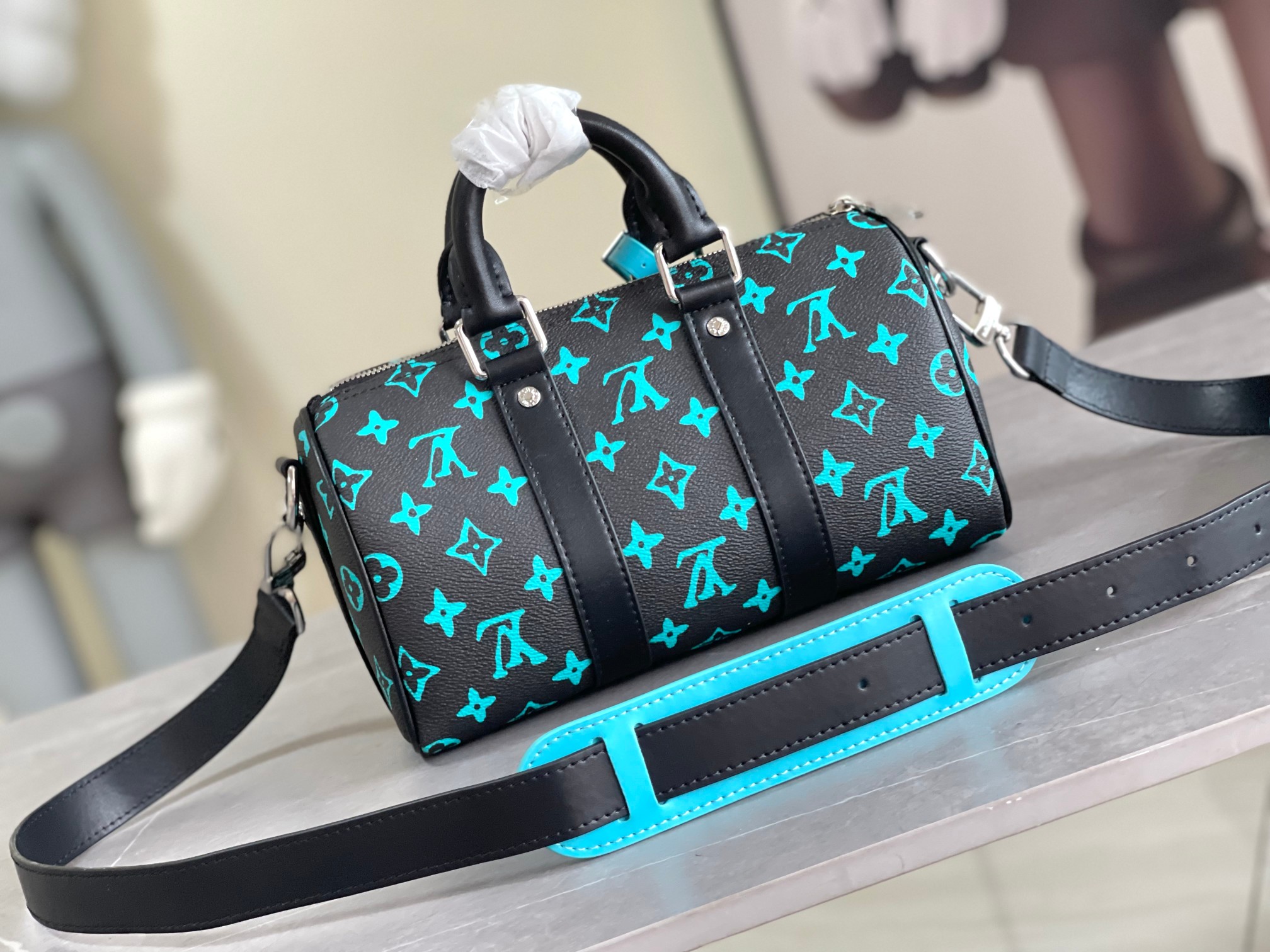 Louis Vuitton Keepall Bandouliere 25 M21938 Shoulder Bag - Image 3
