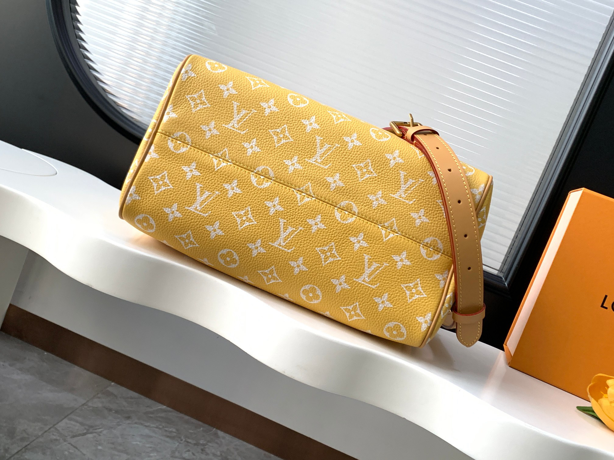 Louis Vuitton Speedy P9 Bandoulière 30 Handbag in Yellow - Image 3
