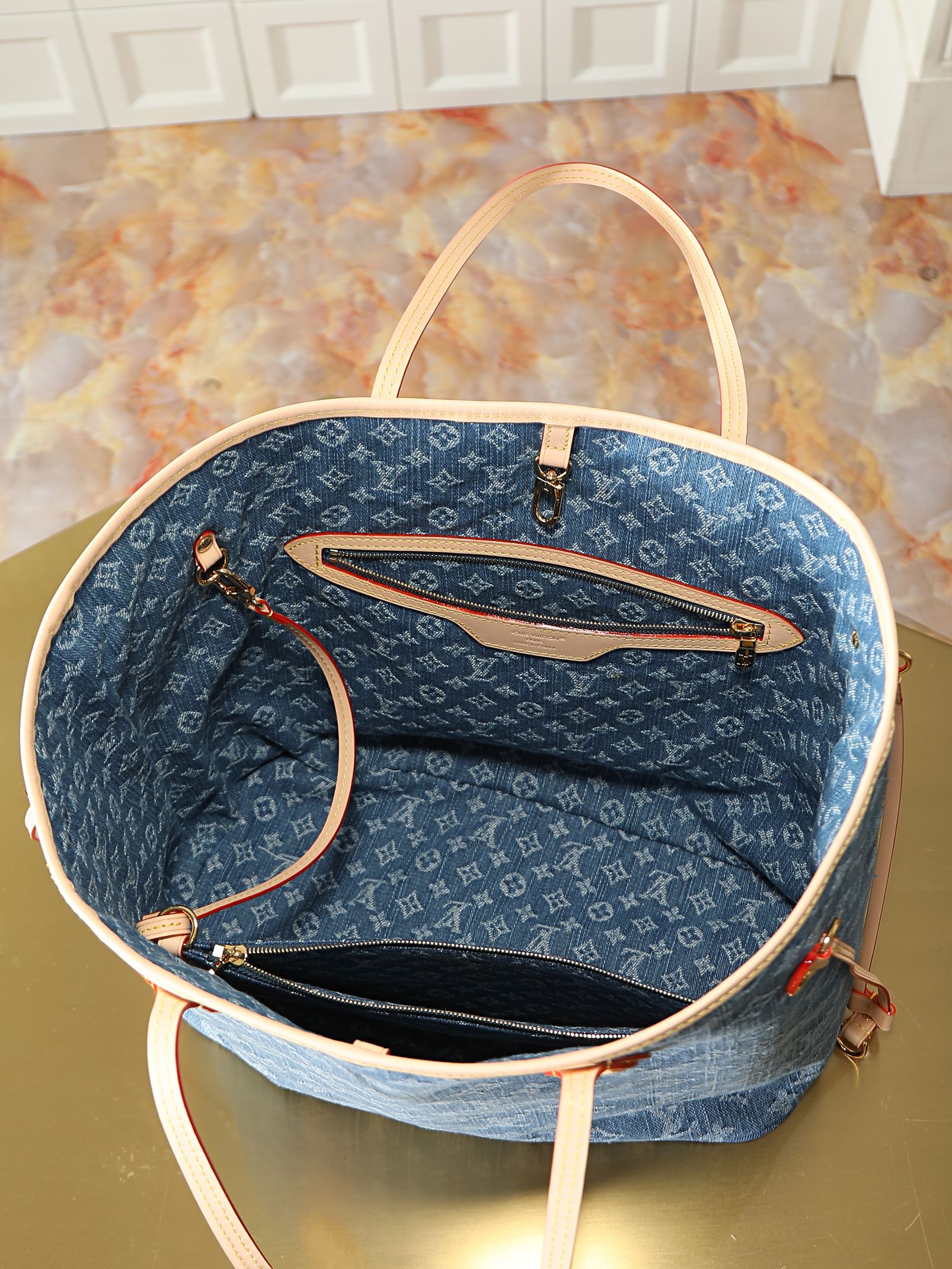 Louis Vuitton Neverfull MM Monogram Canvas Tote Bag - Image 3