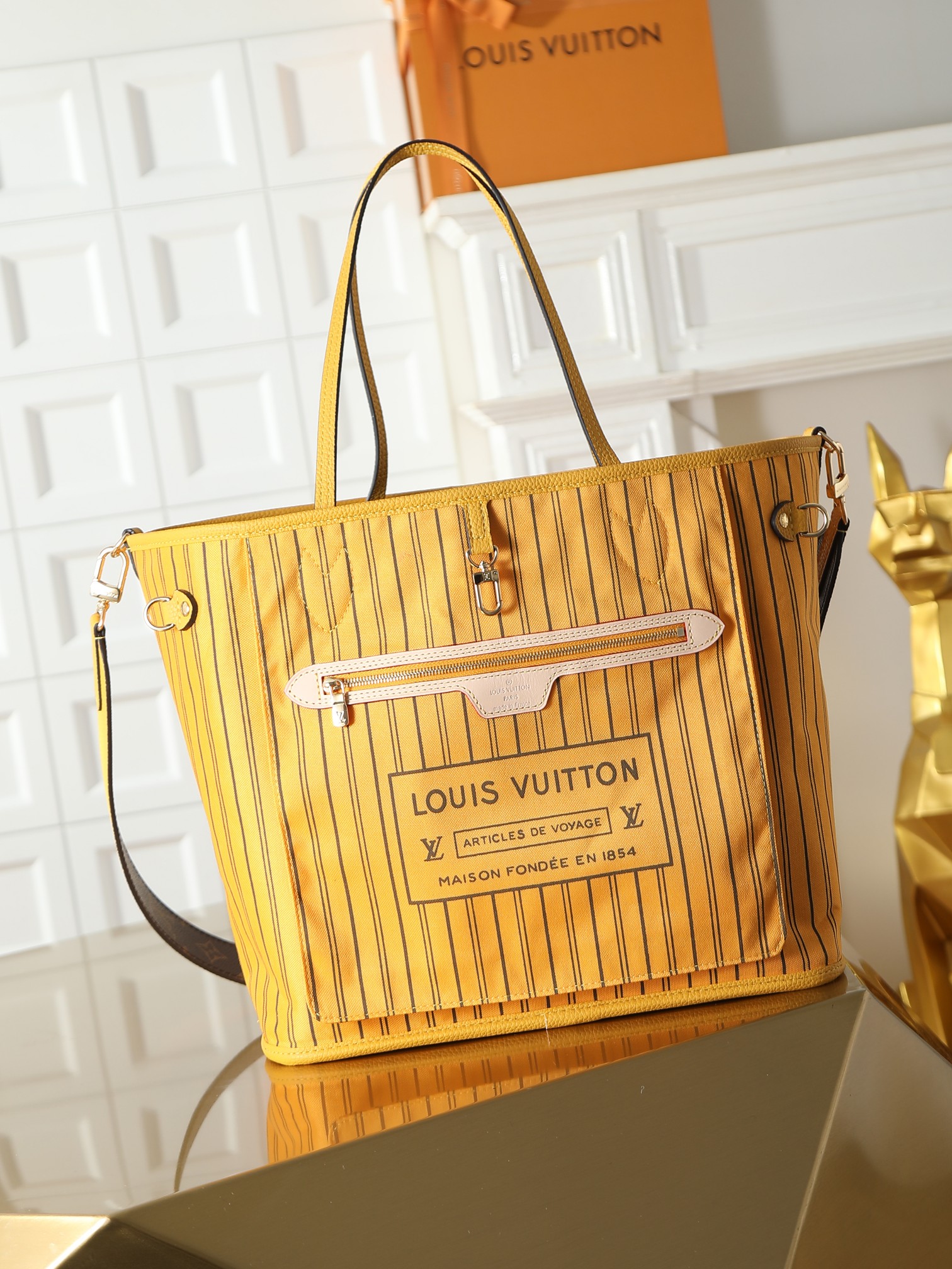 Louis Vuitton Neverfull Bandoulière Inside Out MM Tote Bag in Yellow Monogram - Image 3
