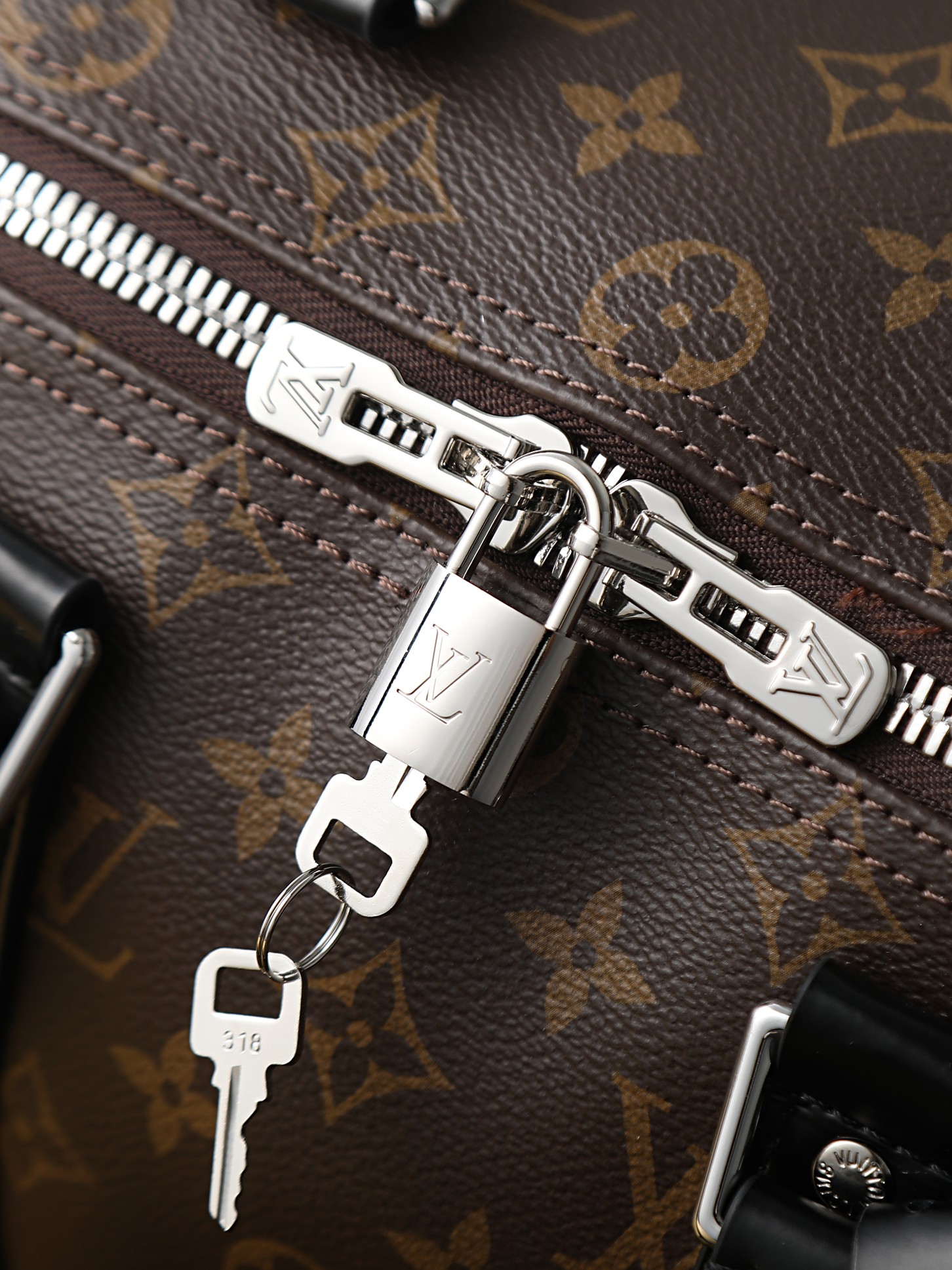 Louis Vuitton Keepall 45 Monogram Canvas Travel Bag - Image 3