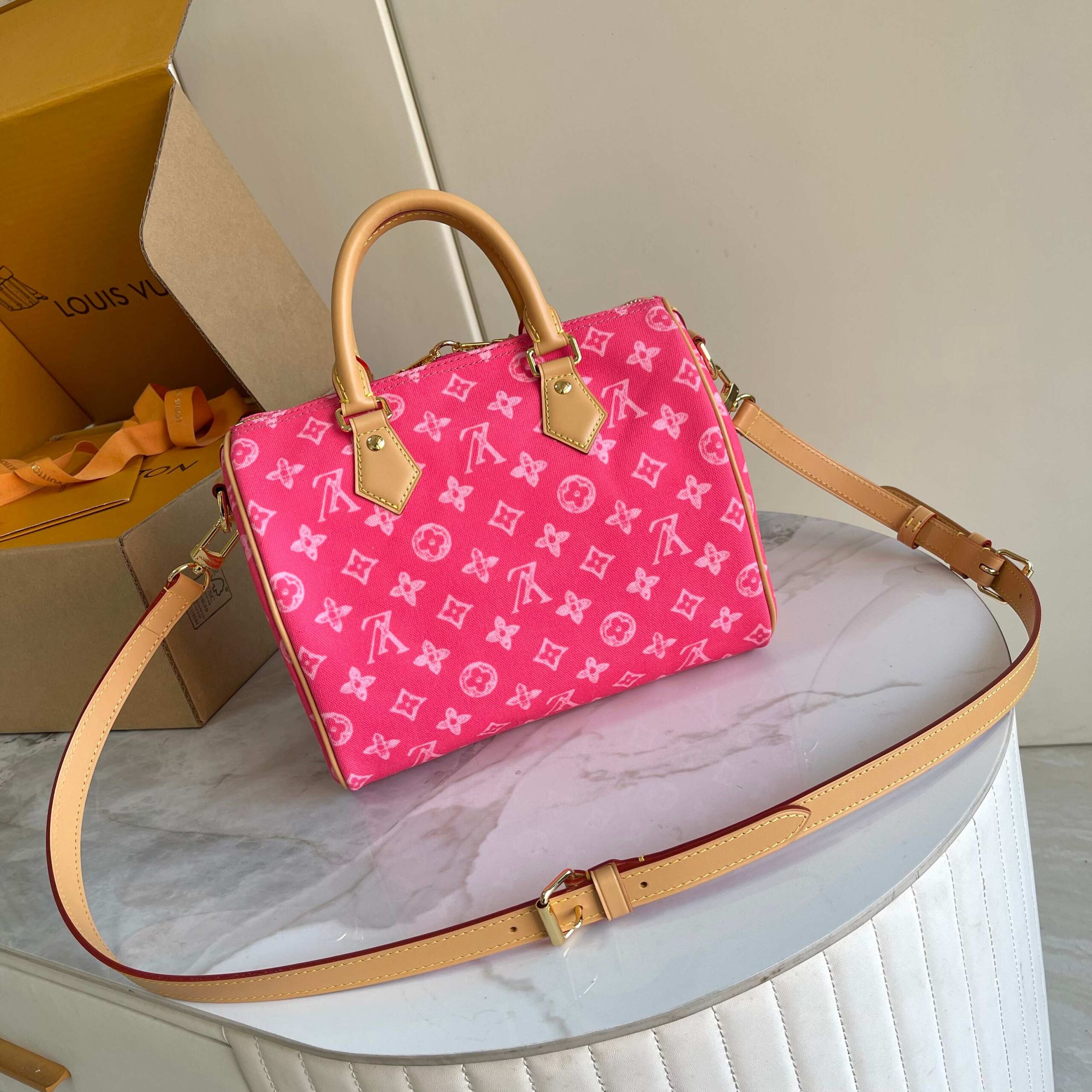 Louis Vuitton Speedy Bandoulière 25 Handbag in Monogram Canvas - Image 3