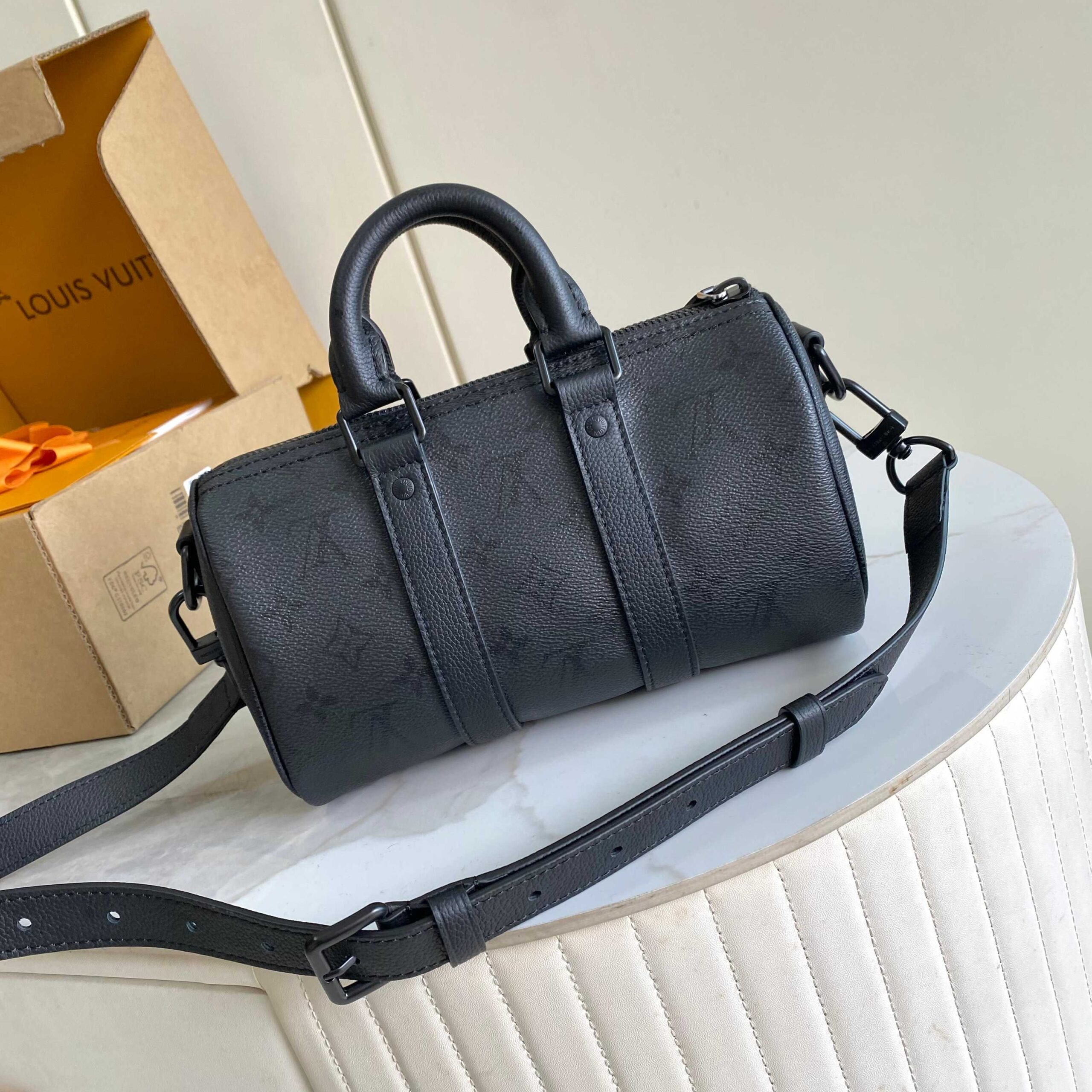 Louis Vuitton Keepall Bandoulière 25 Travel Bag in Monogram Midnight Coated Canvas - Image 3
