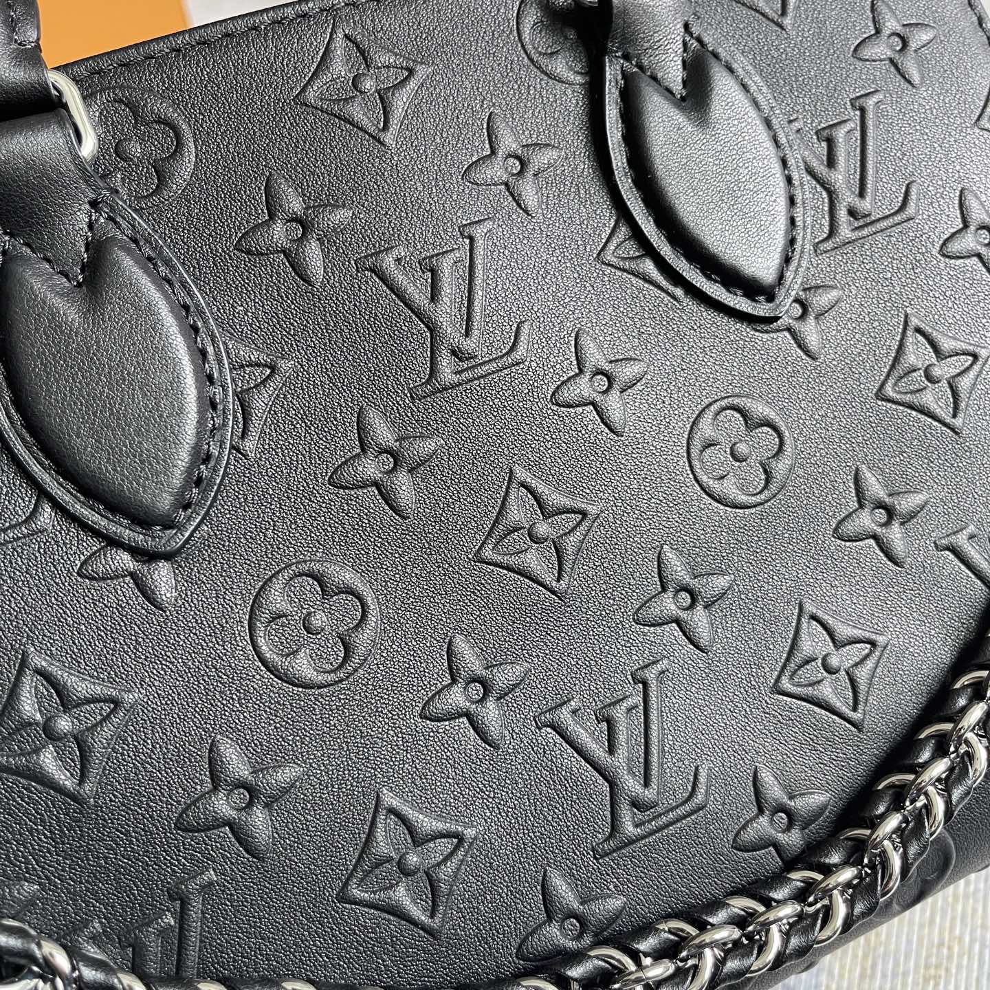 Louis Vuitton OnTheGo PM Monogram Bold Handbag M14576 - Image 3