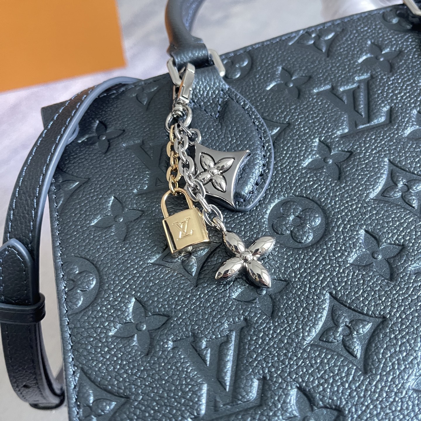 Louis Vuitton OnTheGo Tote Bag in Pearlescent Blue Embossed Leather - Image 3
