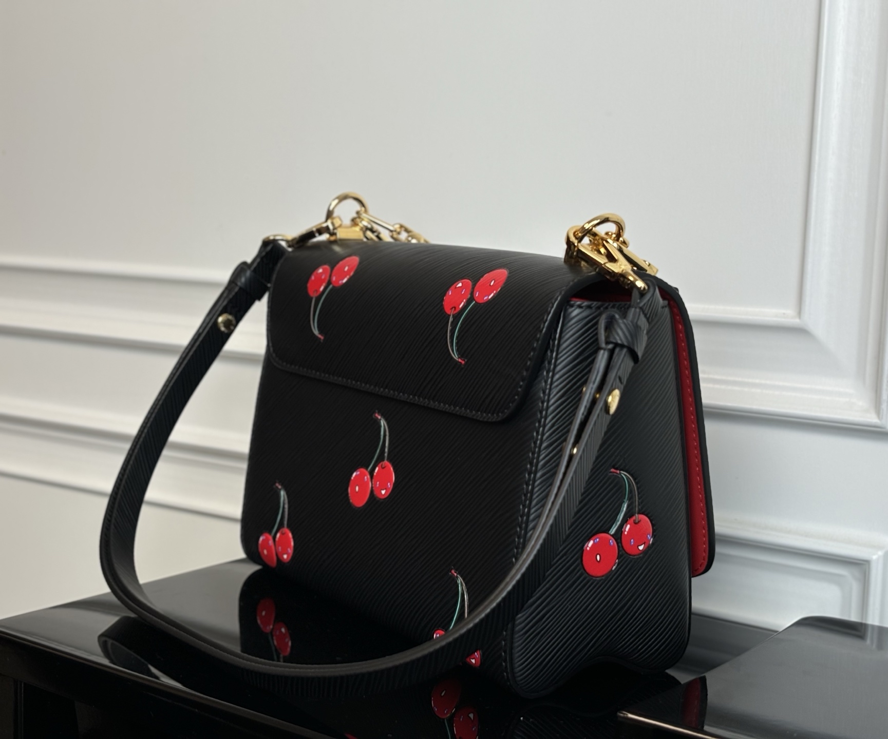 Louis Vuitton Twist Medium Handbag in Black Epi Leather - Image 3