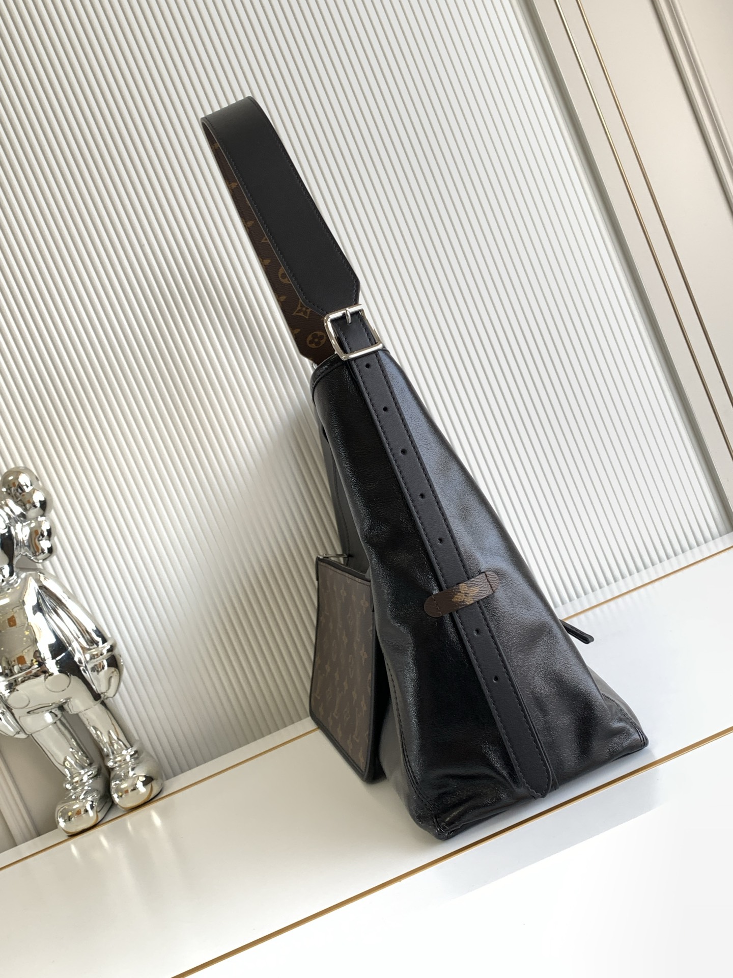CarryAll Dark Medium Handbag - Image 3