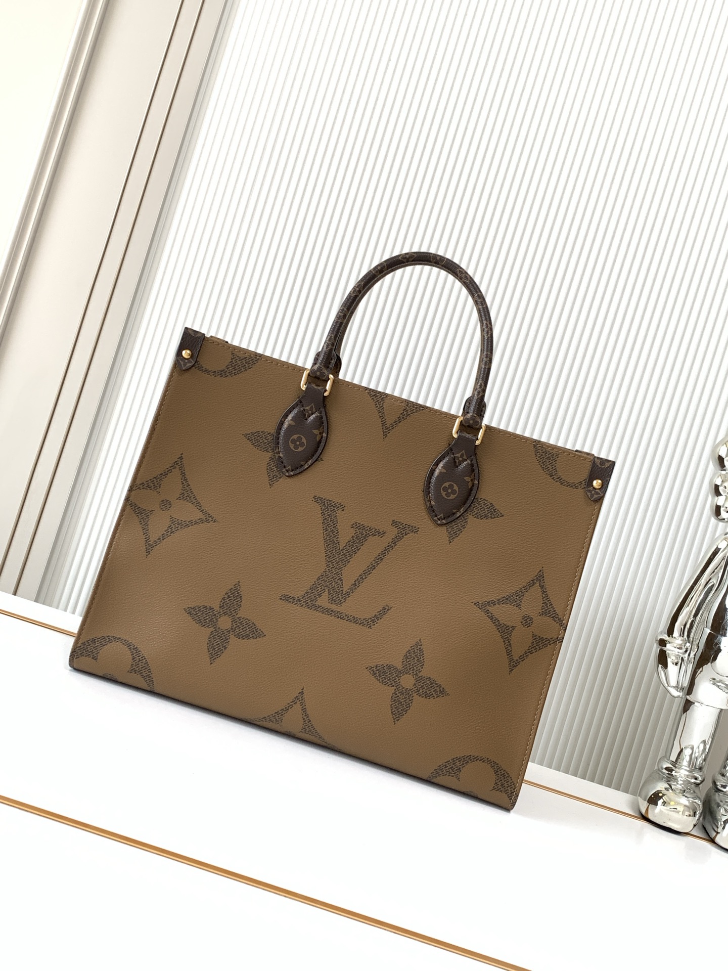 Louis Vuitton Onthego MM Tote Bag M45321 - Image 3