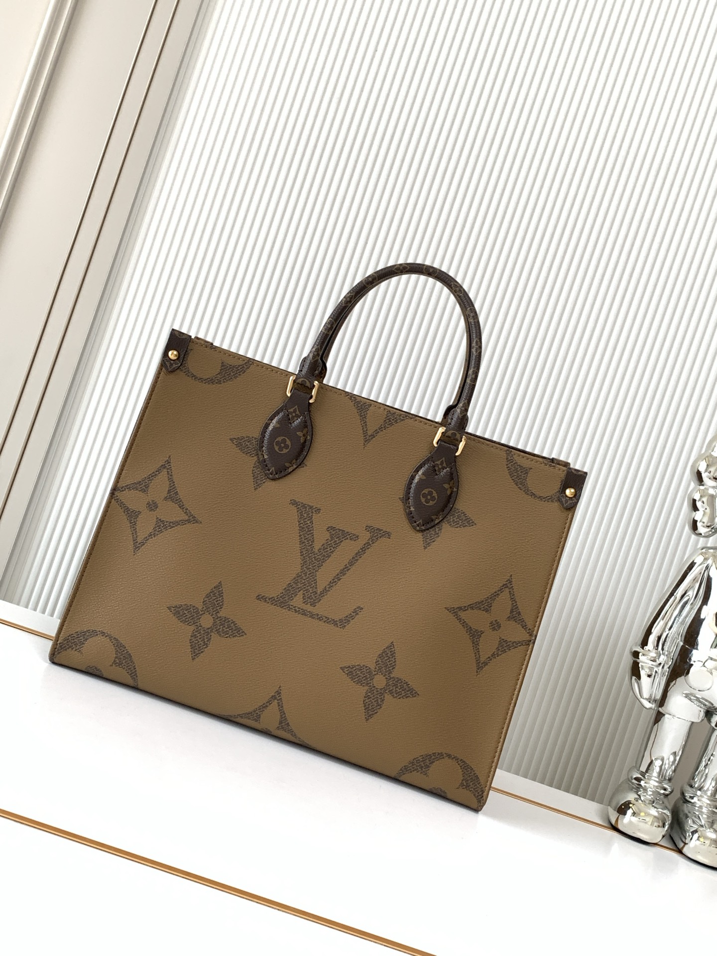 Louis Vuitton Onthego MM Handbag - Image 3