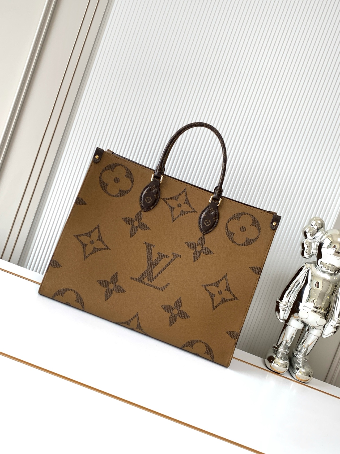 Louis Vuitton Onthego GM Monogram Giant Canvas Tote Bag - Image 3