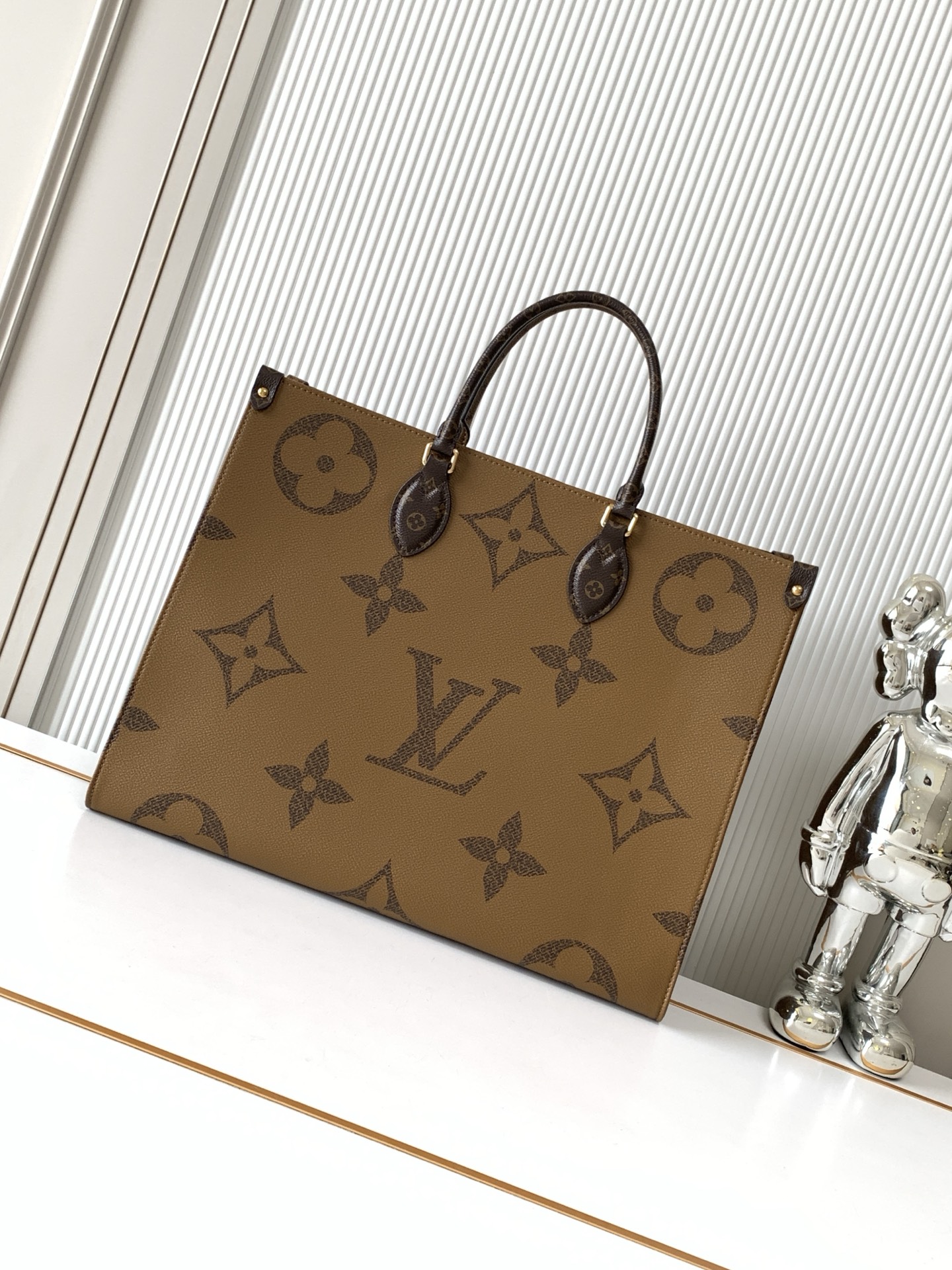 Louis Vuitton Onthego Tote Bag M45320 in Monogram Giant Canvas - Image 3