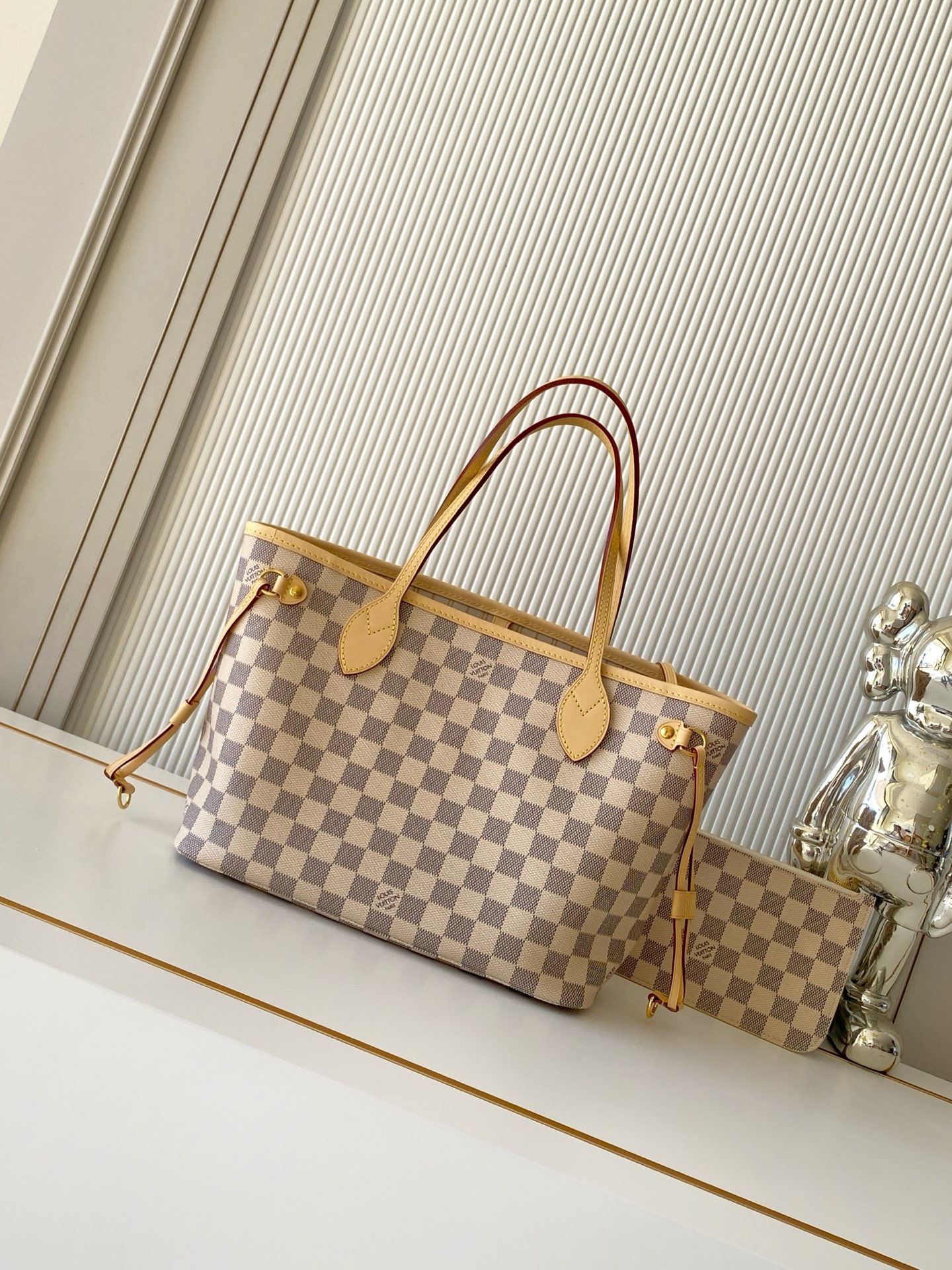 Louis Vuitton Neverfull Small Tote Bag in Damier Ebene Canvas - Image 3