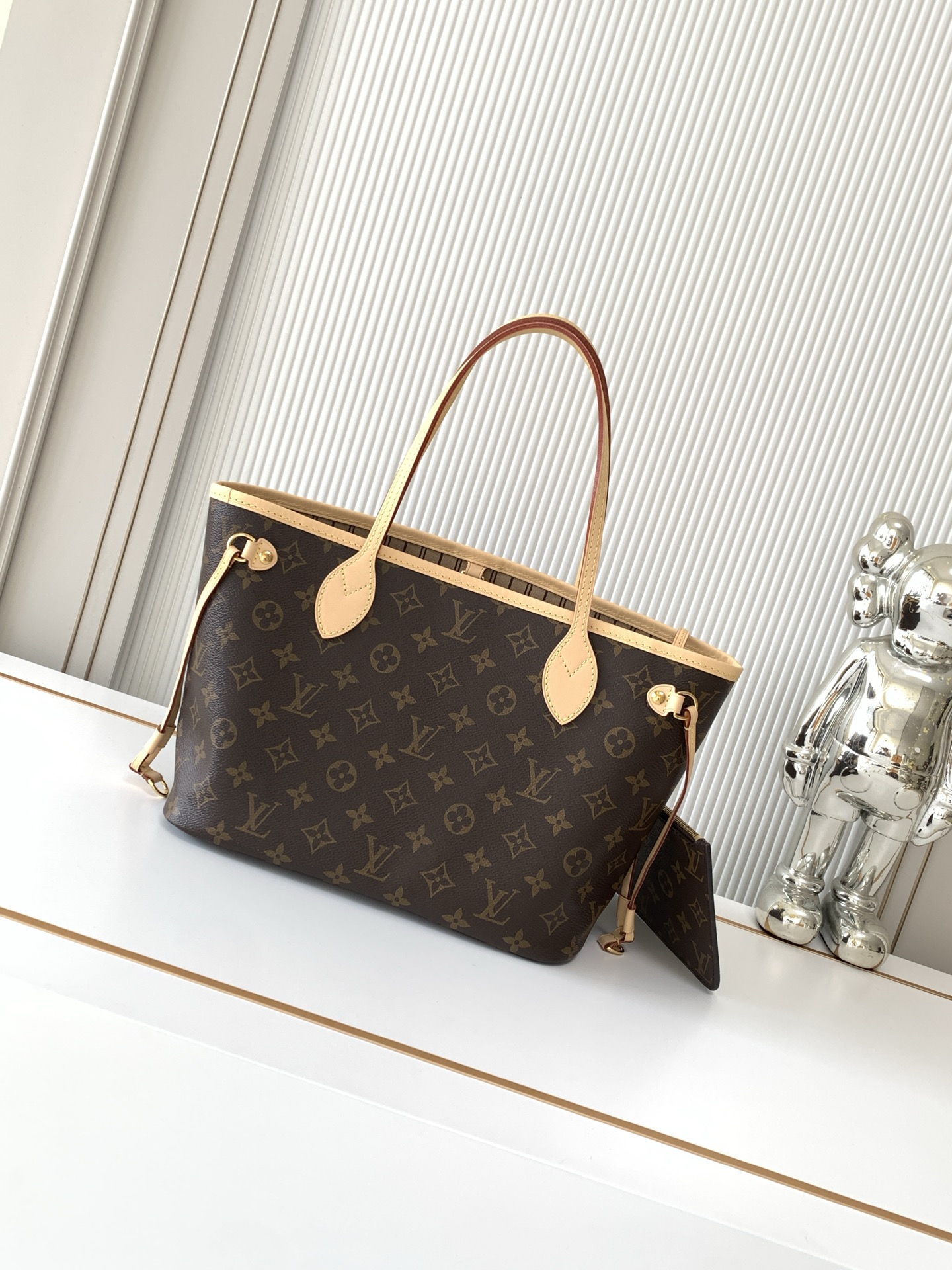 Louis Vuitton Neverfull Small Tote Bag in Damier Ebene Canvas - Image 3