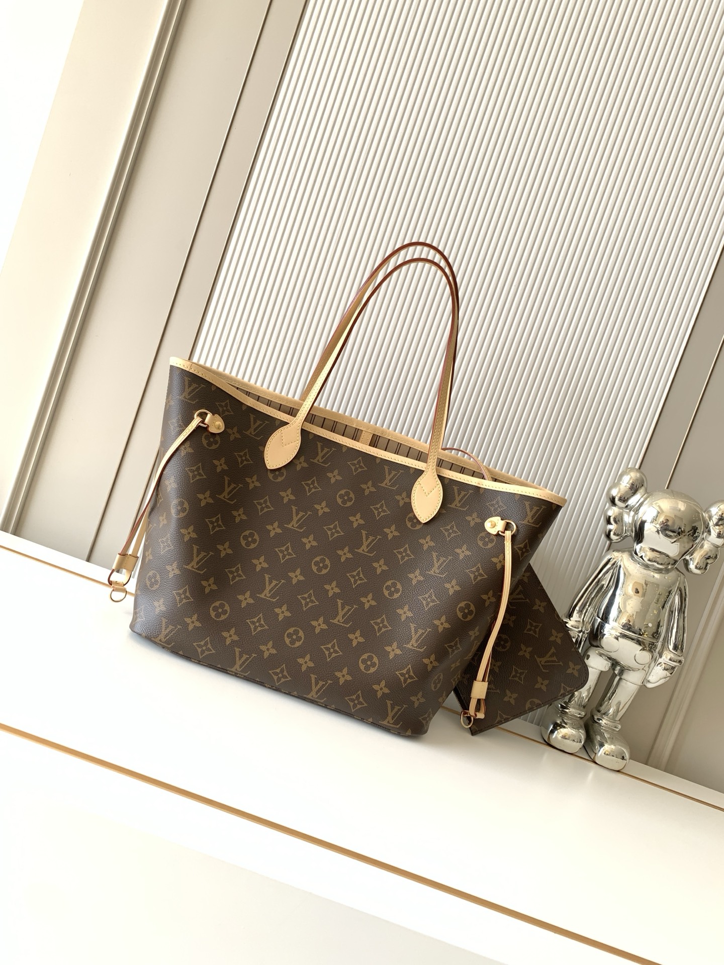 Louis Vuitton Neverfull Medium Monogram Tote Bag - Image 3