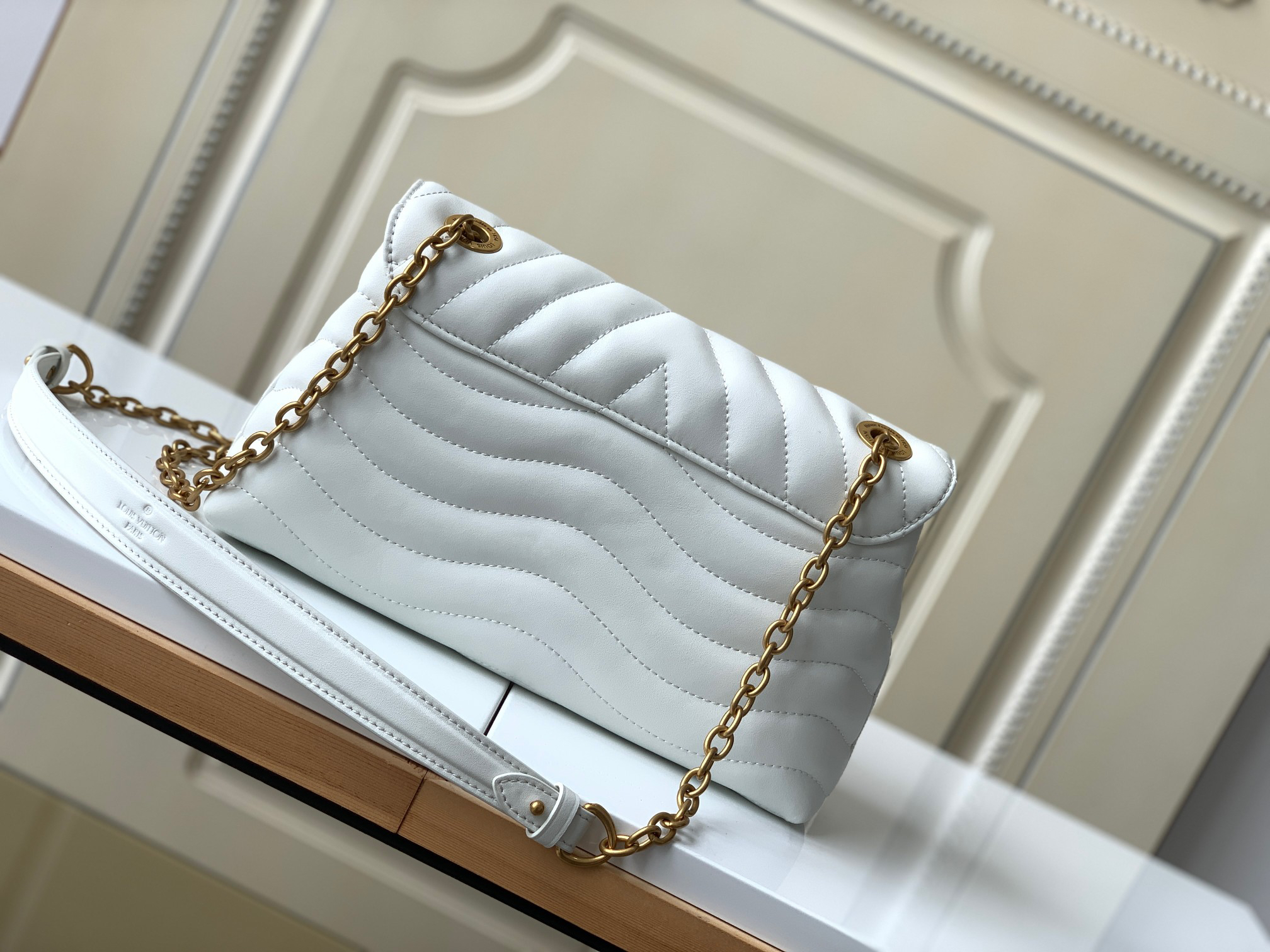 Louis Vuitton New Wave Chain Shoulder Bag M58549 White - Image 3