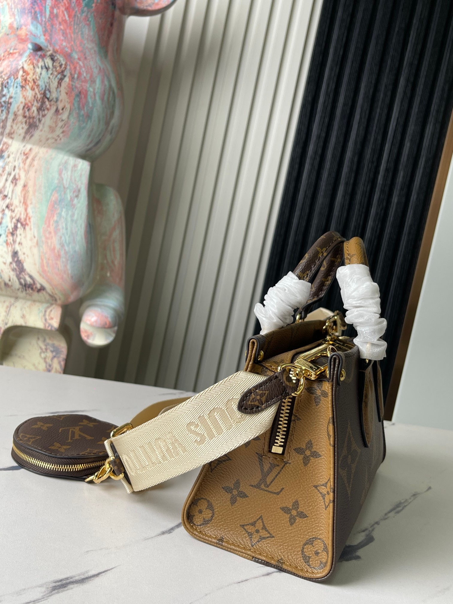 Louis Vuitton OnTheGo East West Tote Bag M46653 in Giant Monogram and Monogram Reverse Canvas - Image 3