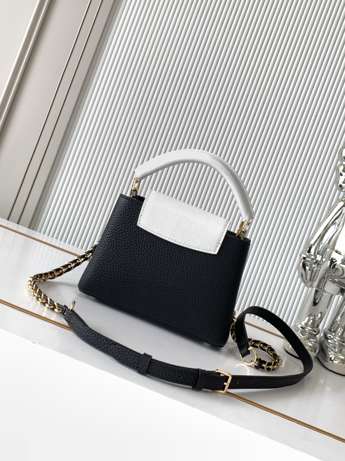Louis Vuitton Capucines Mini Handbag N85829 - Black with Gold Hardware - Image 3