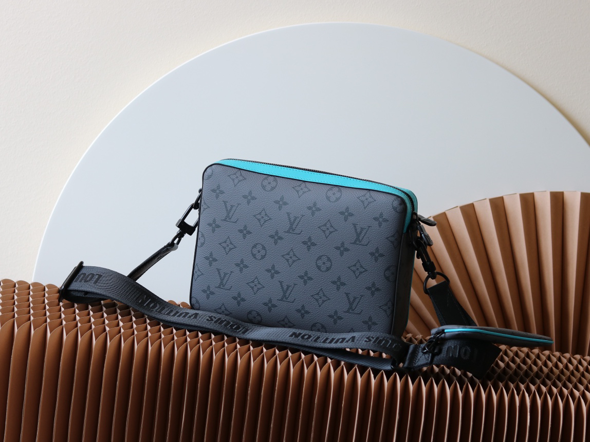 Louis Vuitton Trio Messenger Bag in Monogram Eclipse Reverse Canvas - Image 3