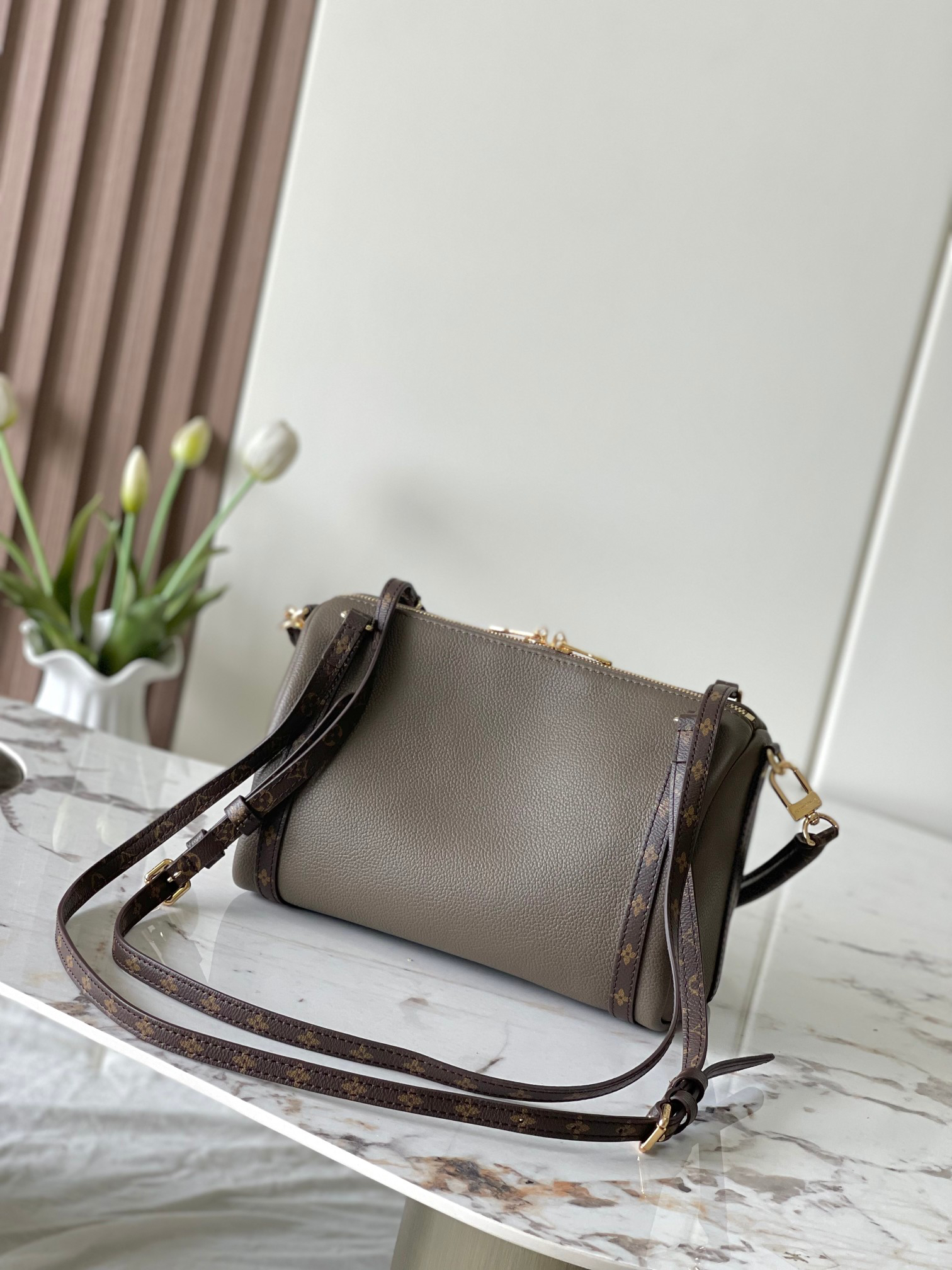 Louis Vuitton Express Small Handbag - Image 3