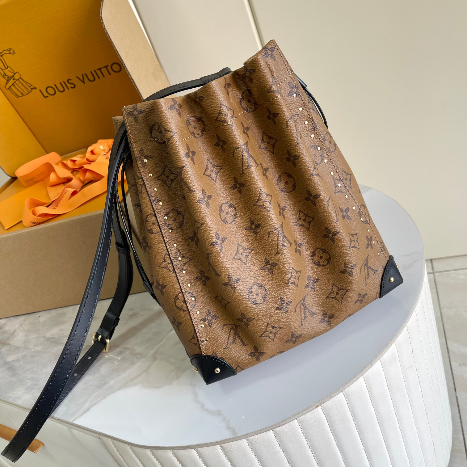 Louis Vuitton Noé Monogram Reverse Canvas Shoulder Bag - Image 3