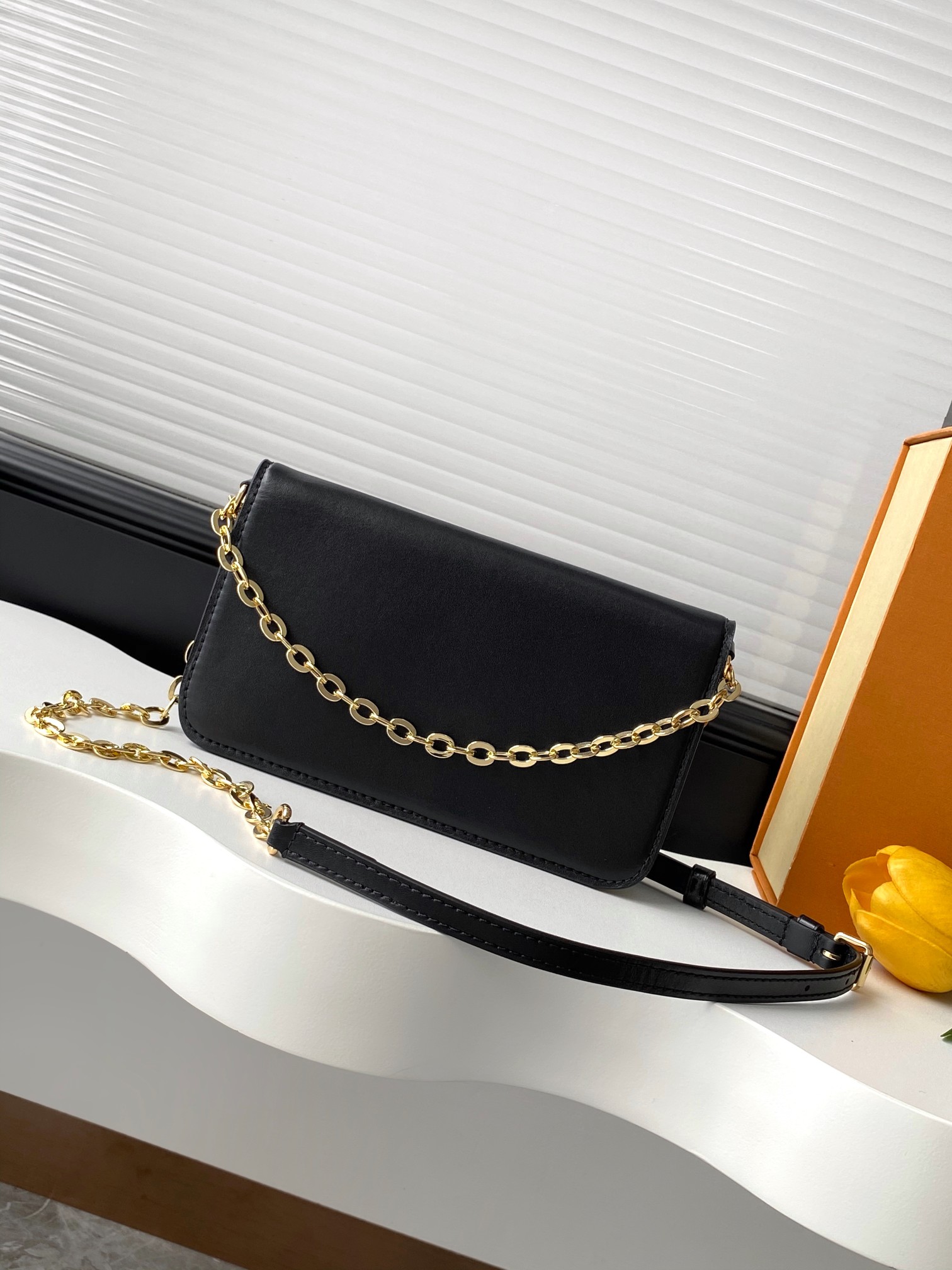 Louis Vuitton LV Bloom Wallet On Chain - Image 3