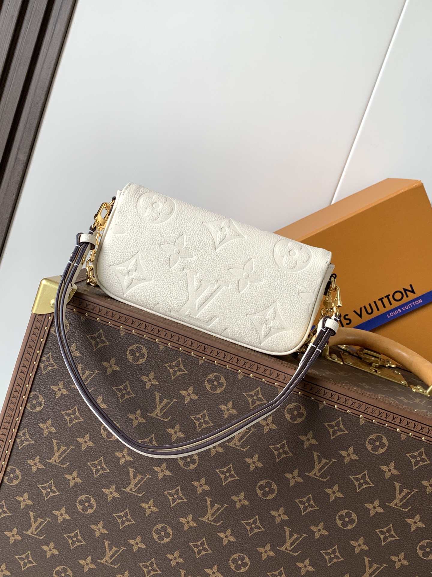 Louis Vuitton Wallet On Chain Ivy in Monogram Empreinte Leather - Image 3