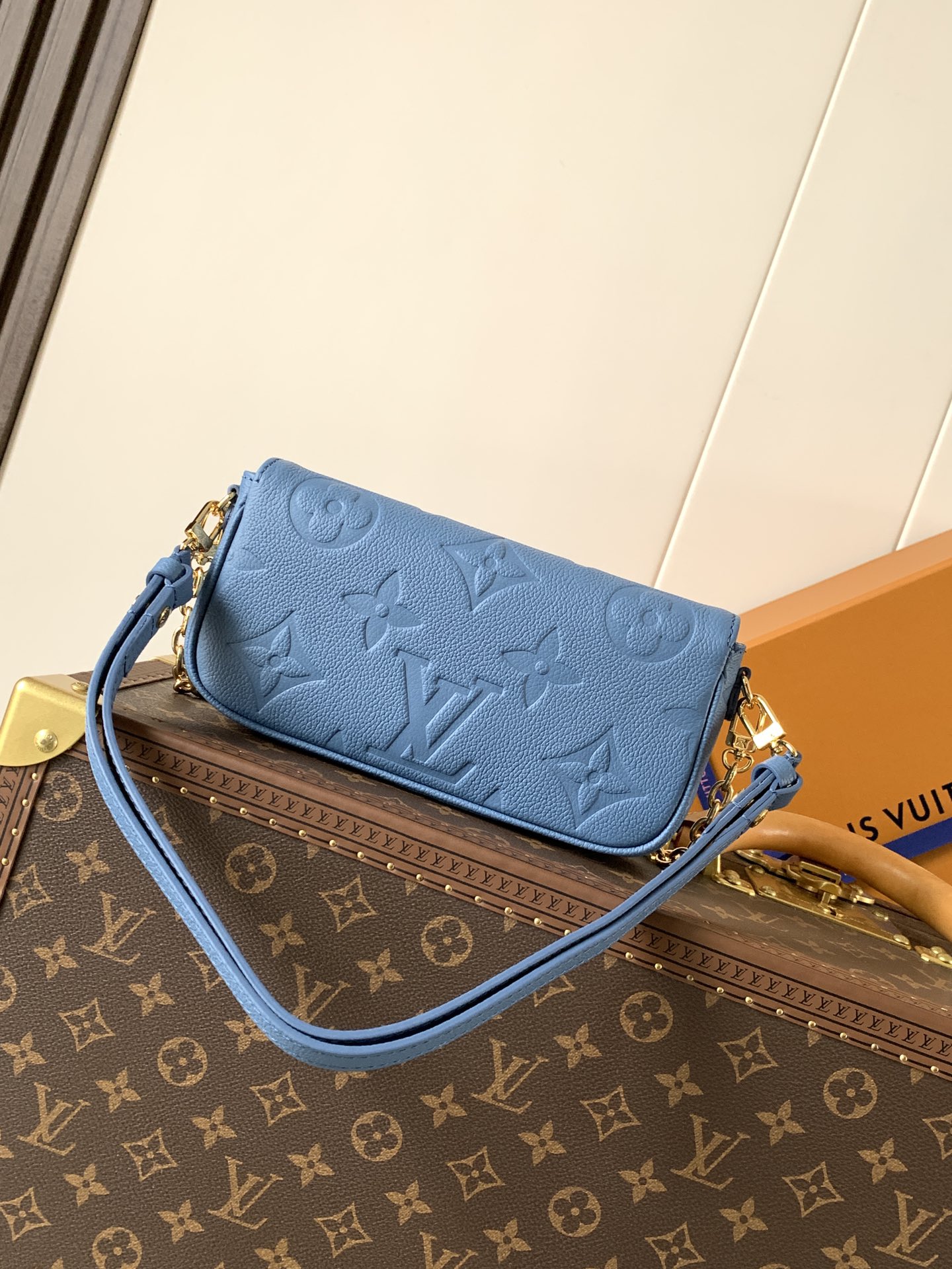 Louis Vuitton Wallet On Chain Ivy in Monogram Empreinte Leather - Image 3