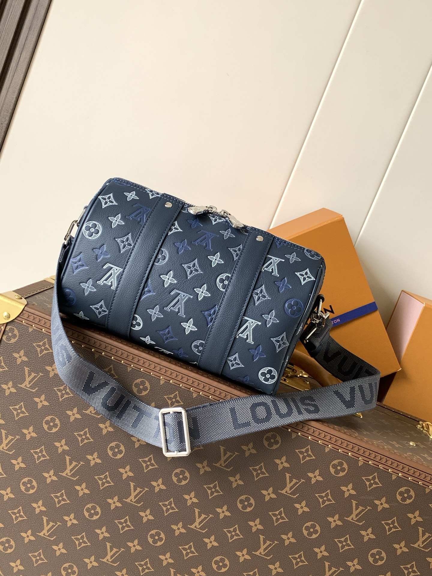 Louis Vuitton City Keepall M28617 Monogram Shadow Leather Travel Bag - Image 3