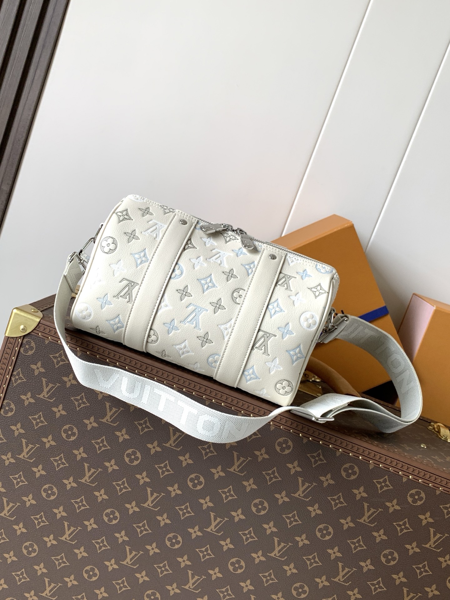 Louis Vuitton City Keepall M28617 Monogram Shadow Leather Crossbody Bag - Image 3
