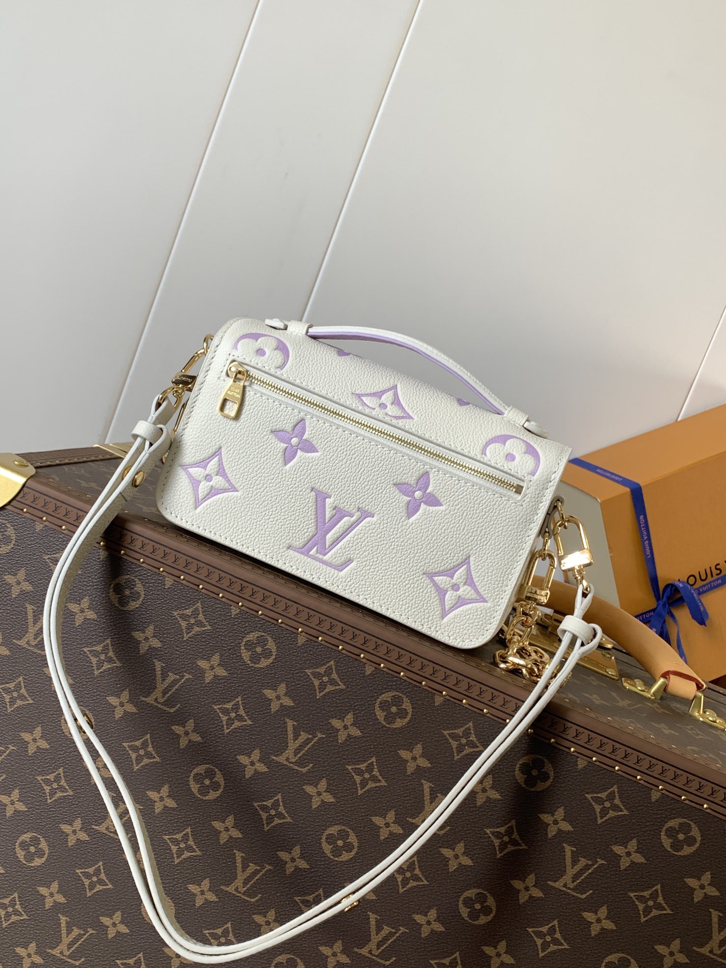 Louis Vuitton Pochette Métis East West Shoulder Bag - Image 3