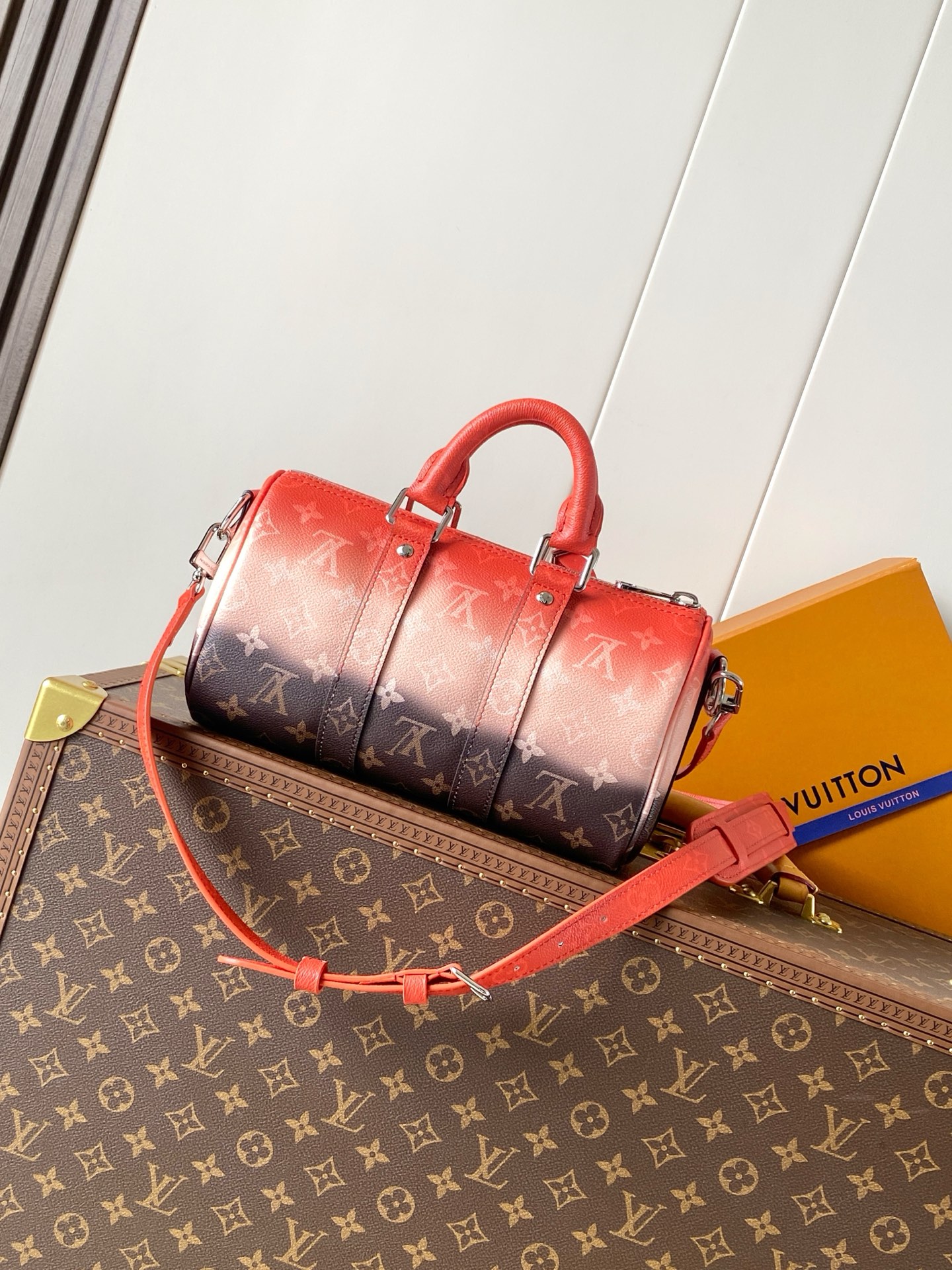 Louis Vuitton Keepall Bandoulière 25 Monogram Surfin' Travel Bag - Image 3