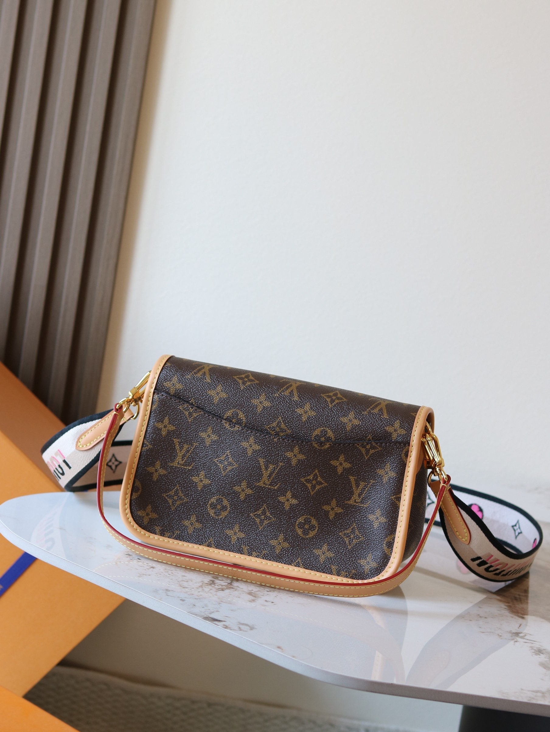 DIANE M45985 Cowhide Crossbody Bag - Image 3