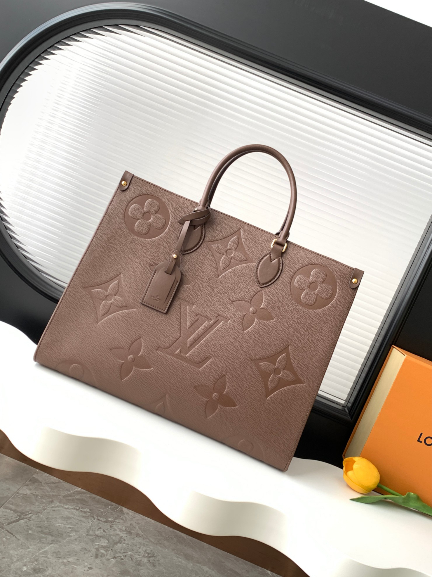 Louis Vuitton Onthego Monogram Tote Bag M44921/M44925 - Image 3