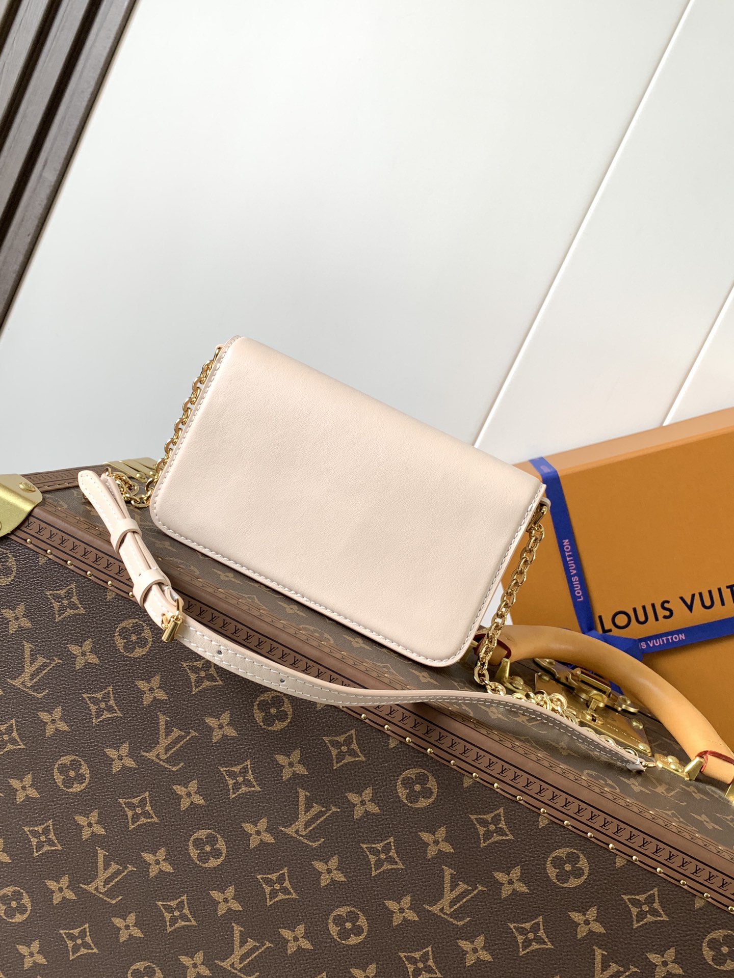 Louis Vuitton LV Bloom Wallet On Chain Crossbody Bag - Image 3