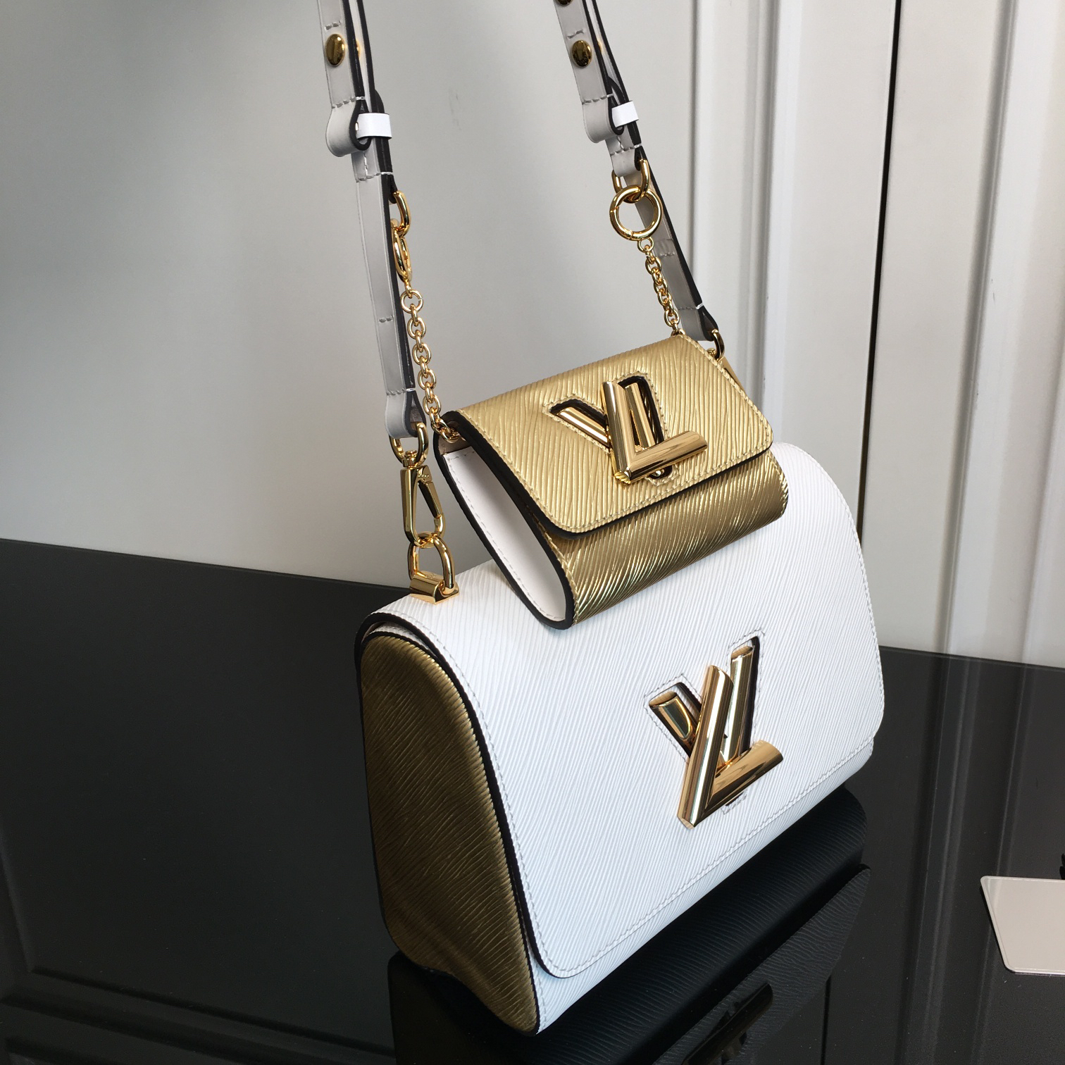 Louis Vuitton Twist Two-Piece Twin Bag in White Wave-Pattern Calfskin - Image 3