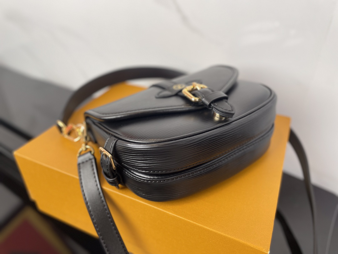 Louis Vuitton Saumur BB Epi Leather Crossbody Bag - Image 3
