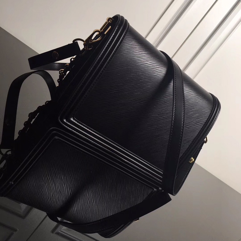 Louis Vuitton Dauphine Crossbody Bag in Epi Leather - Image 3
