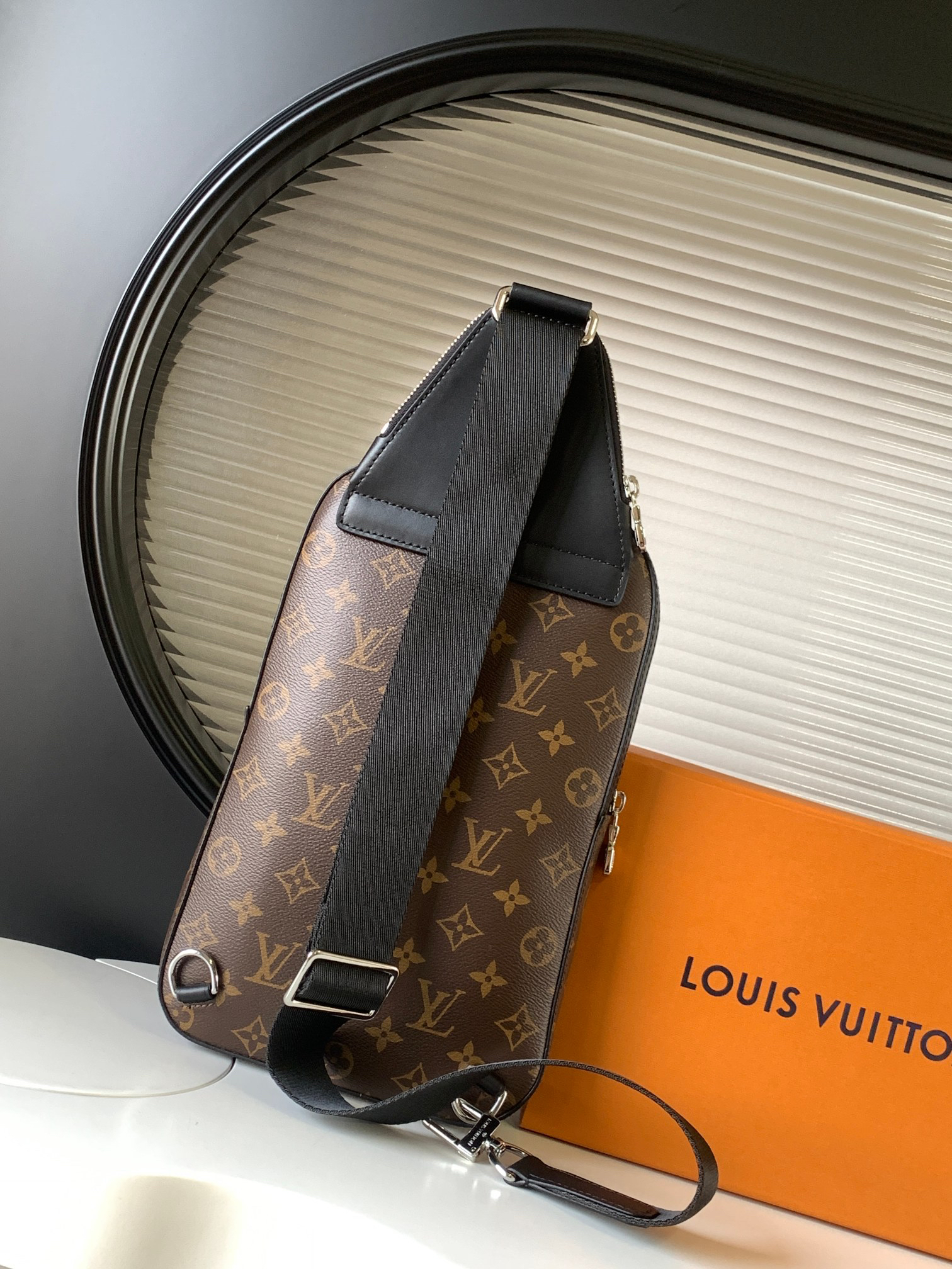 Louis Vuitton Avenue Damier Graphite Crossbody Bag N45302 - Image 3