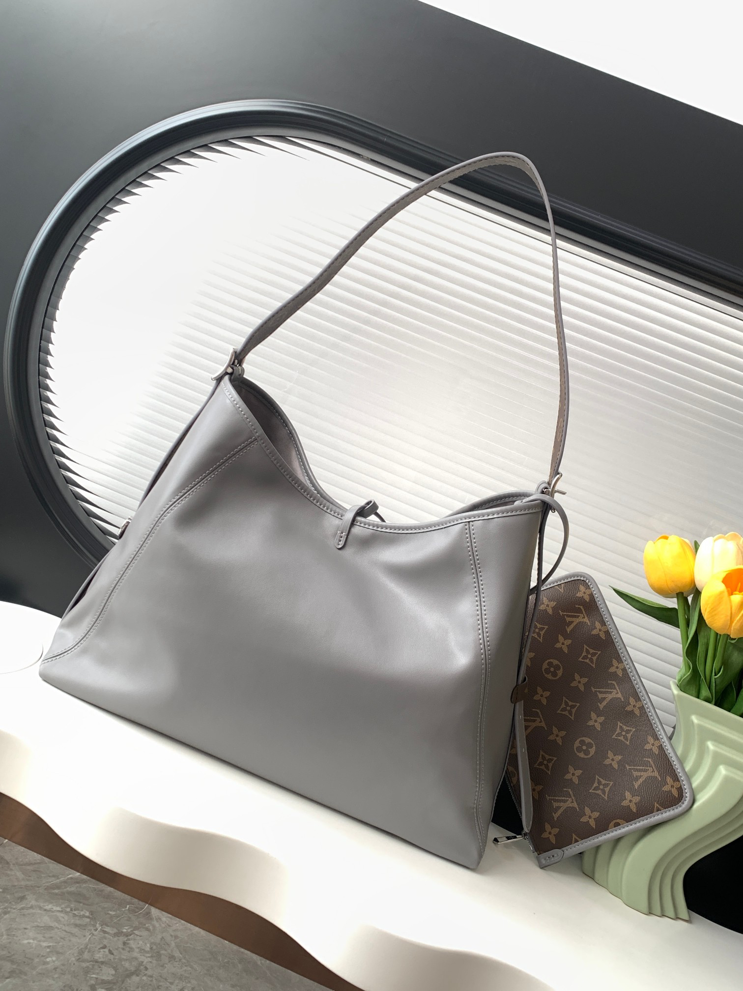 Louis Vuitton CarryAll Dark Medium Handbag in Soft Lambskin - Image 3