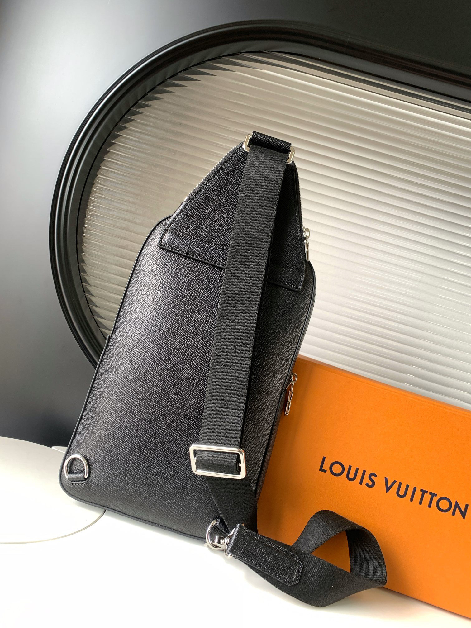 Louis Vuitton Avenue Shoulder Bag in Damier Graphite Canvas - Image 3