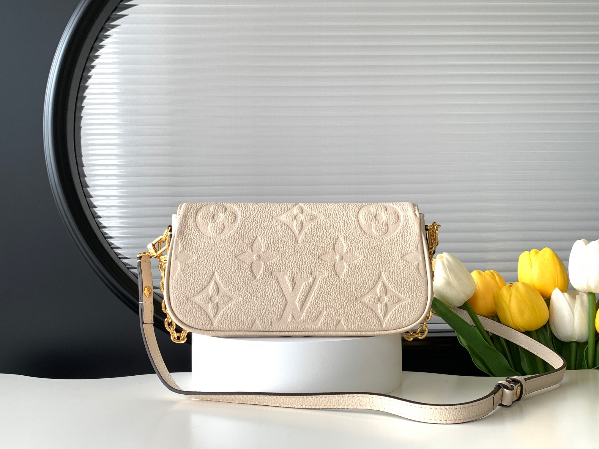 Louis Vuitton Wallet on Chain Ivy in Monogram Empreinte Leather - Image 3
