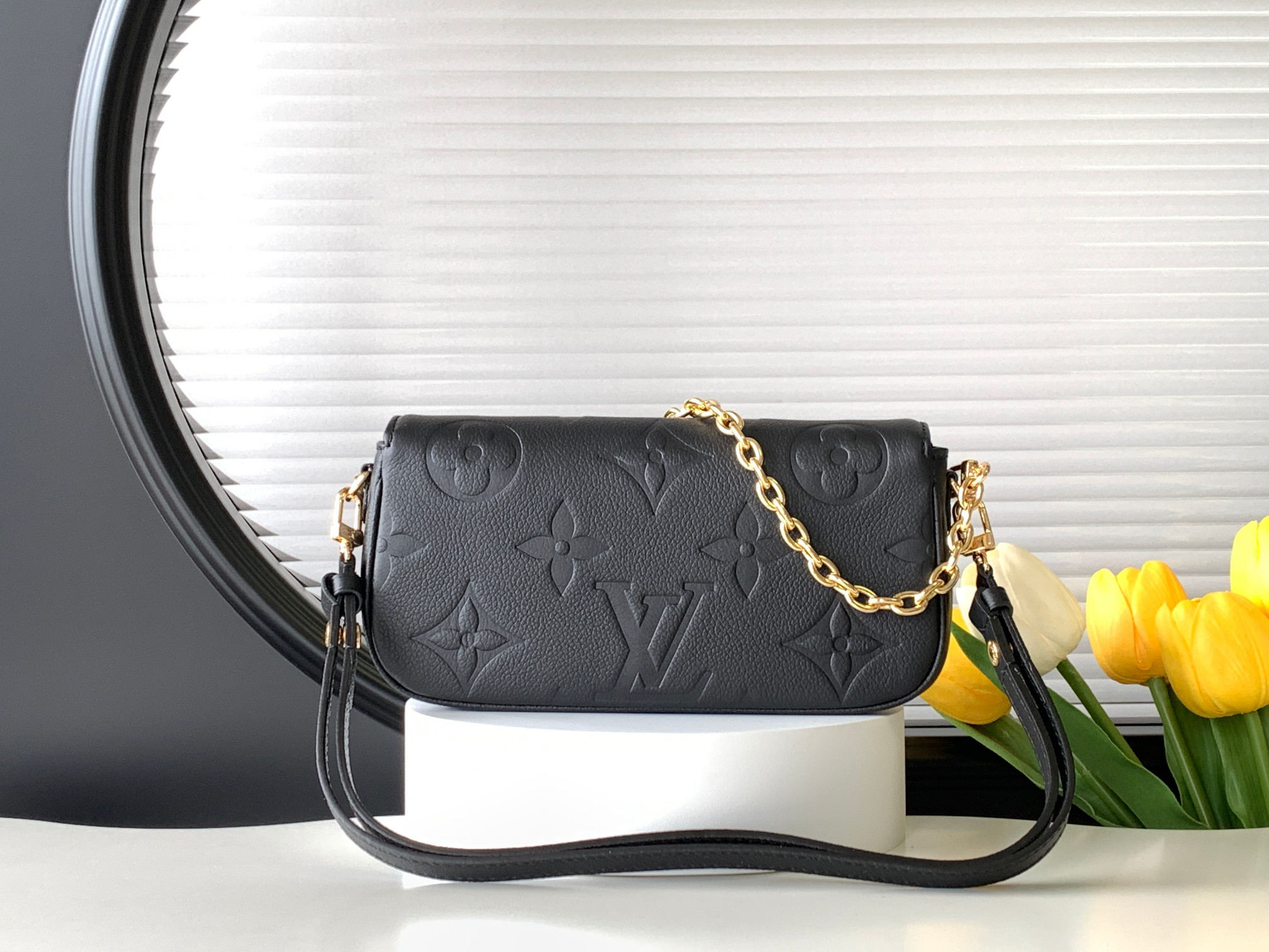 Louis Vuitton Wallet on Chain Ivy in Monogram Empreinte Leather - Image 3