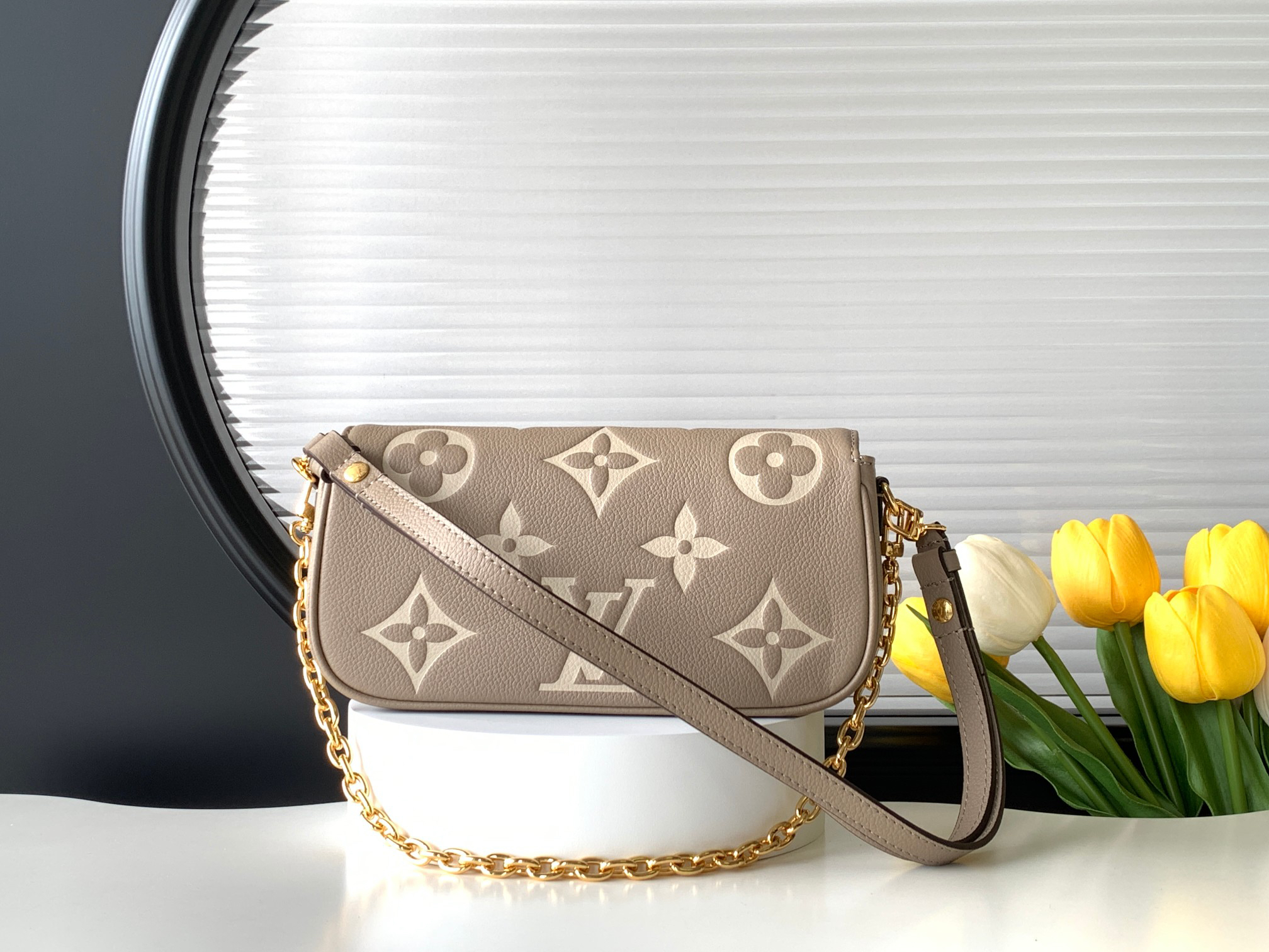 Louis Vuitton Wallet on Chain Ivy in Monogram Empreinte Leather - Image 3